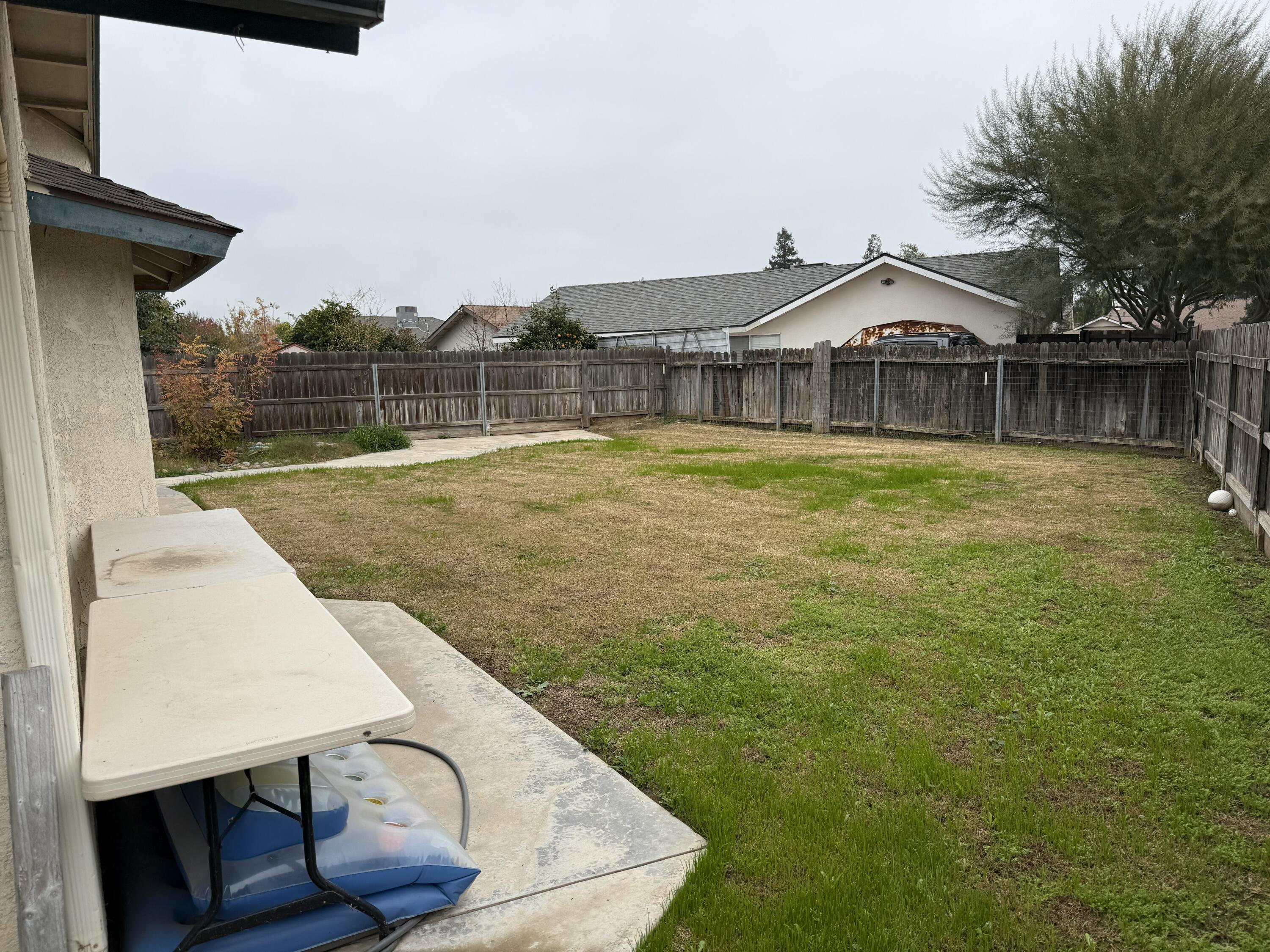 1923 E Sandalwood Ave, Tulare, CA 93274