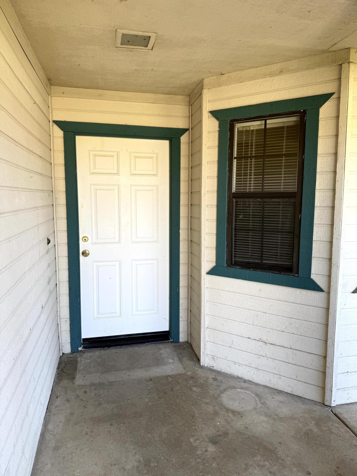 1923 E Sandalwood Ave, Tulare, CA 93274