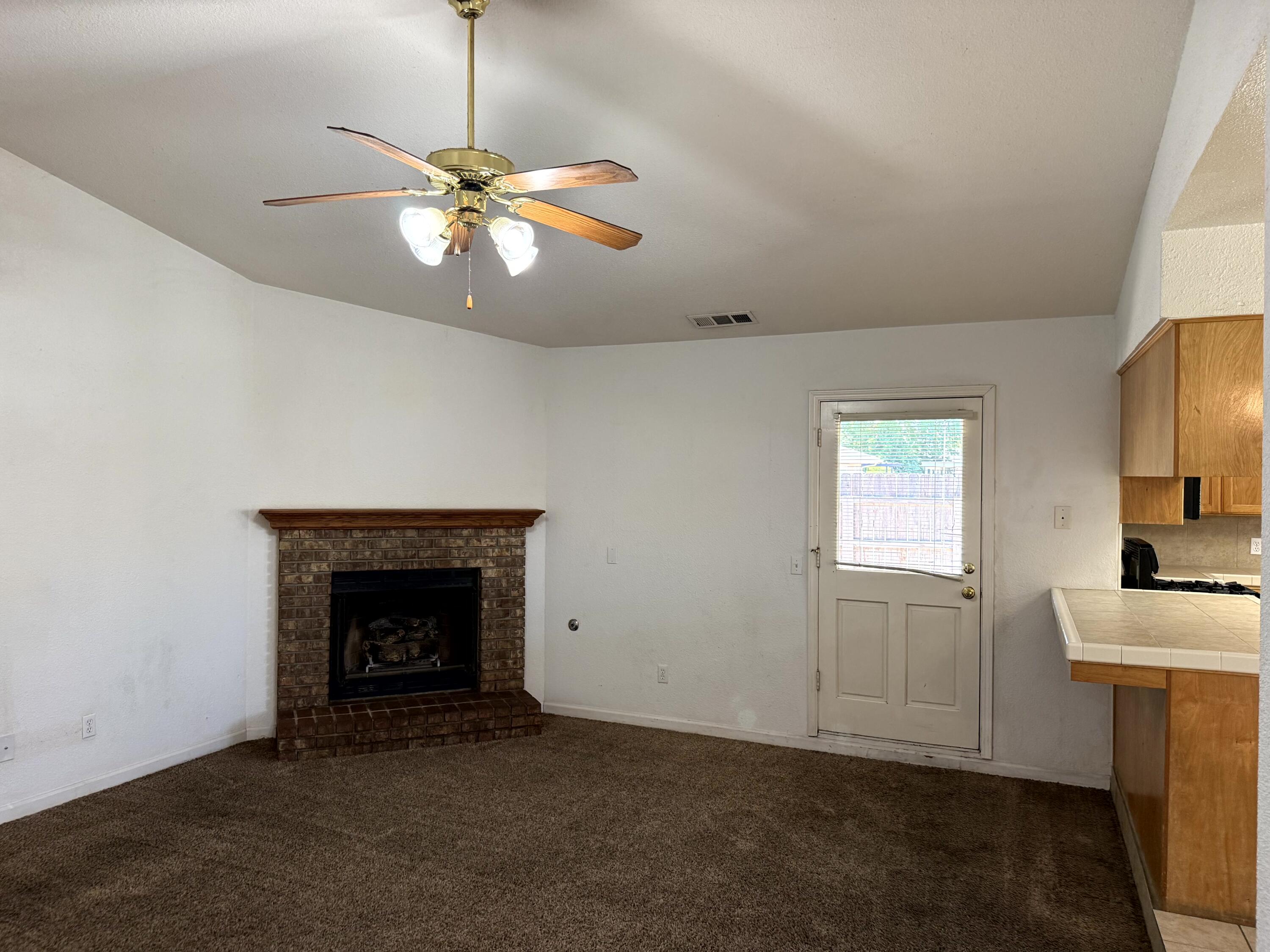 1923 E Sandalwood Ave, Tulare, CA 93274