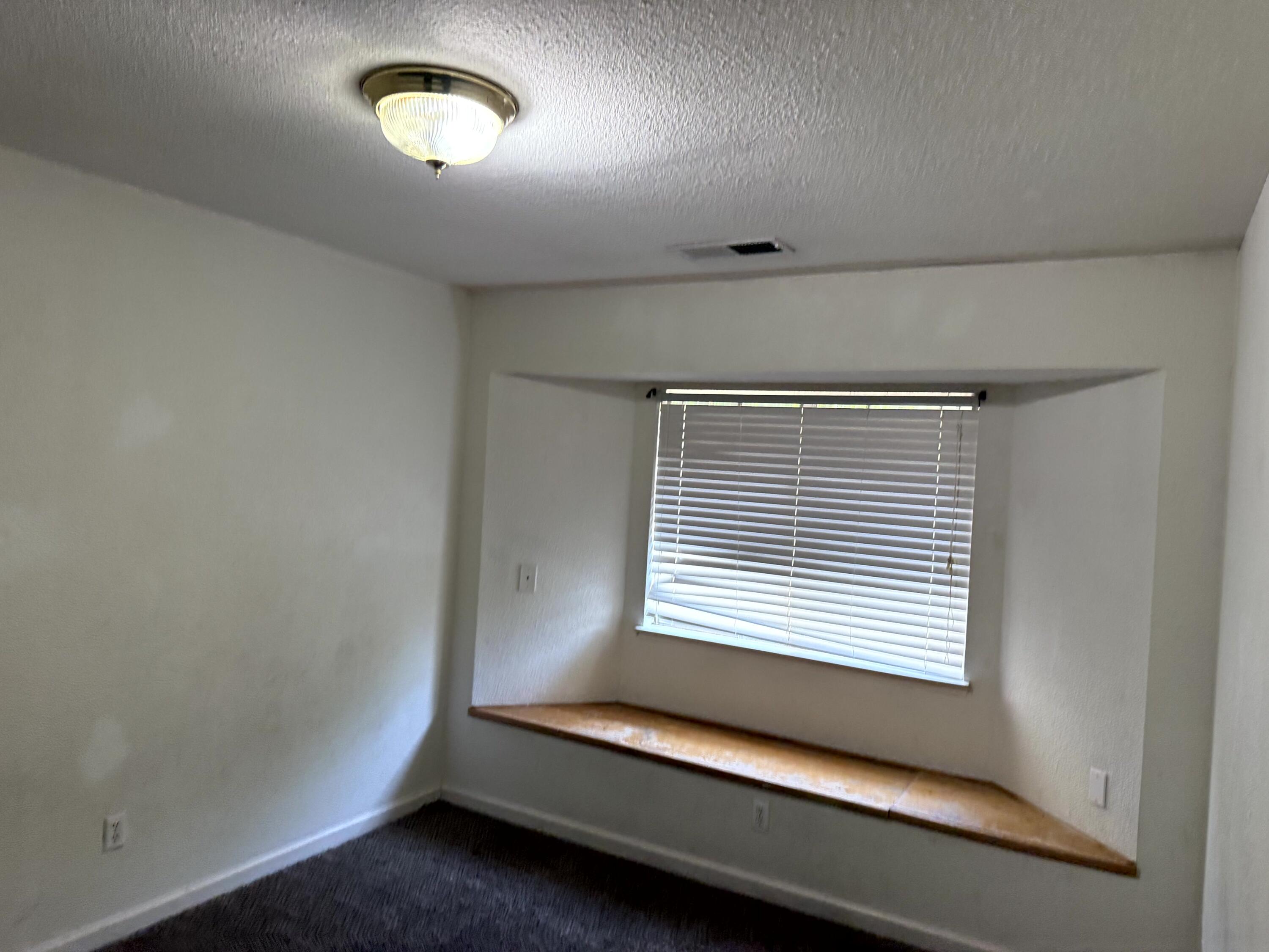 1923 E Sandalwood Ave, Tulare, CA 93274