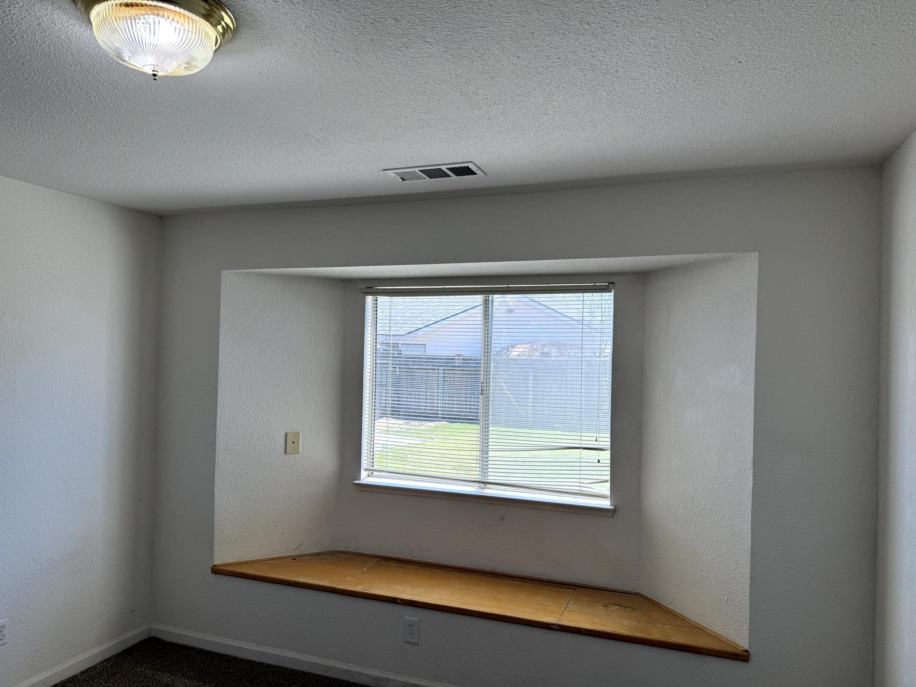 1923 E Sandalwood Ave, Tulare, CA 93274