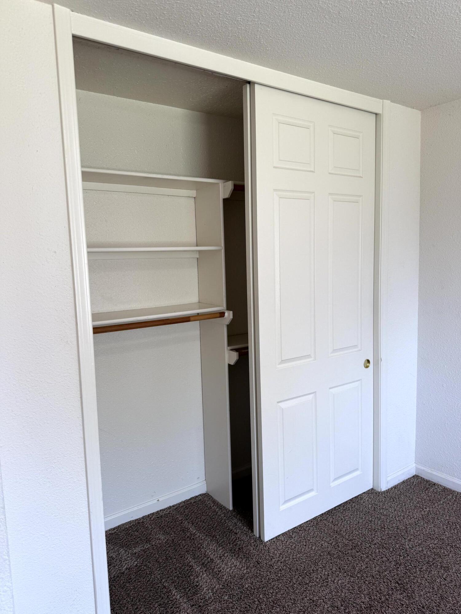 1923 E Sandalwood Ave, Tulare, CA 93274