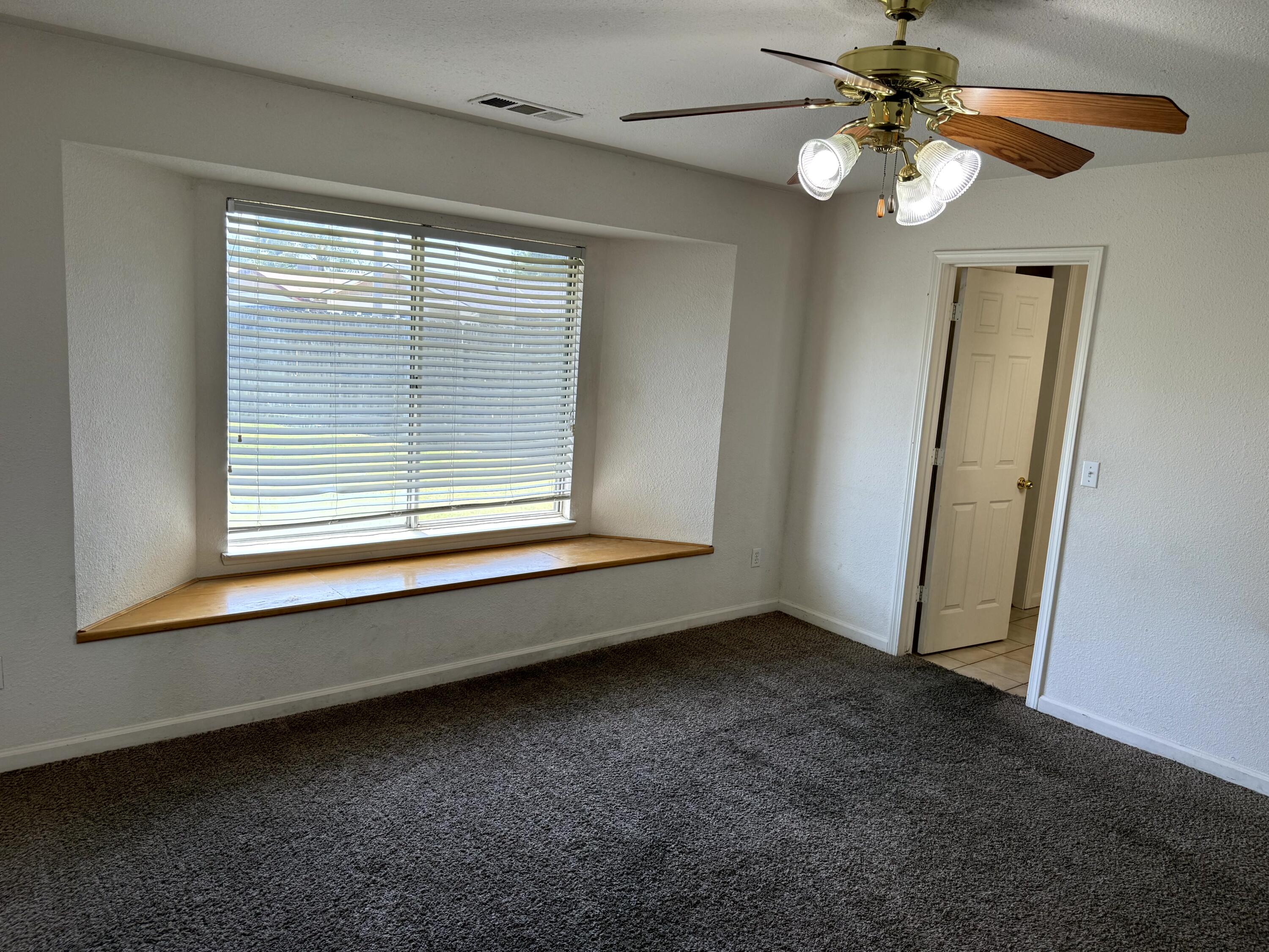 1923 E Sandalwood Ave, Tulare, CA 93274