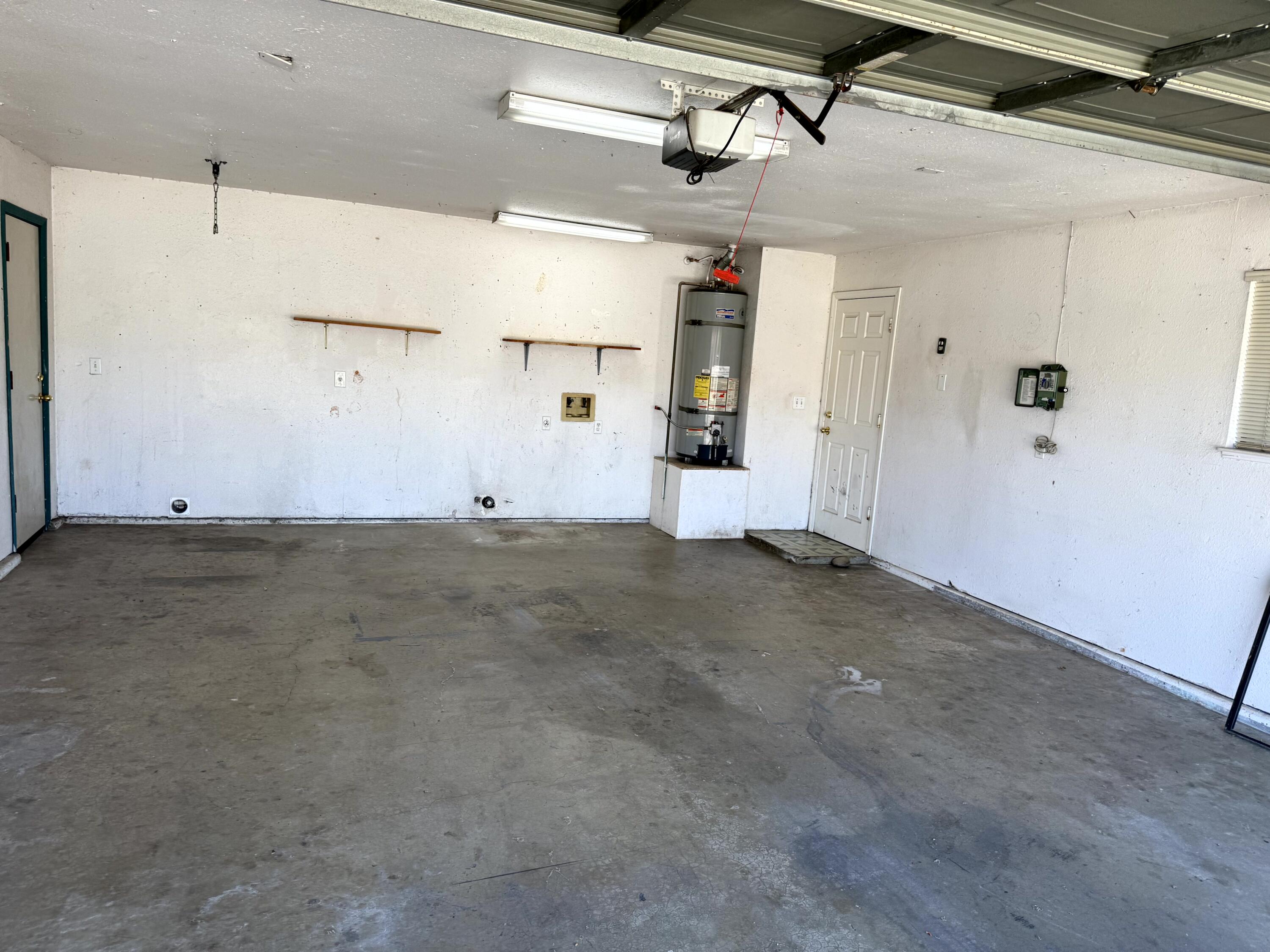 1923 E Sandalwood Ave, Tulare, CA 93274
