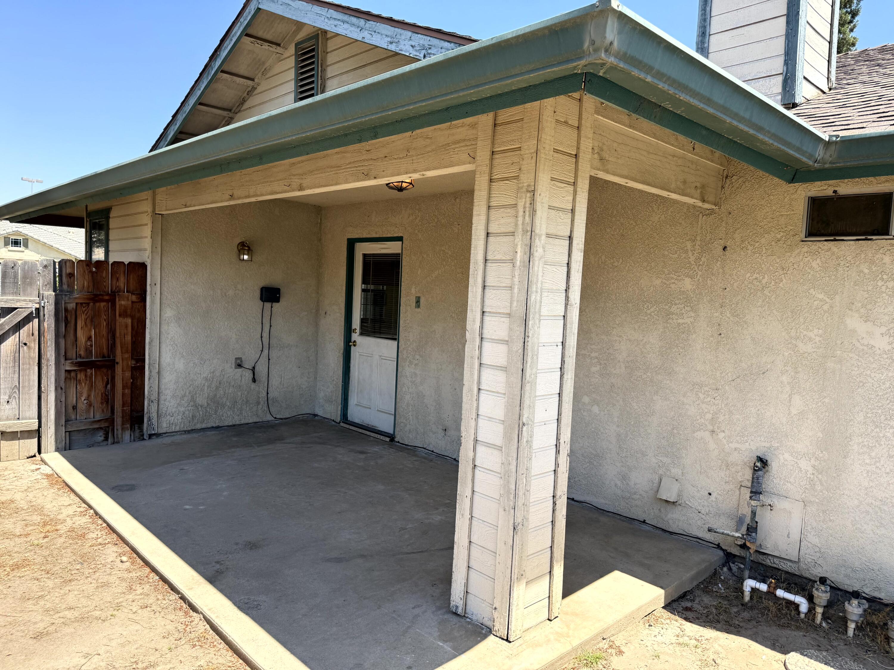 1923 E Sandalwood Ave, Tulare, CA 93274