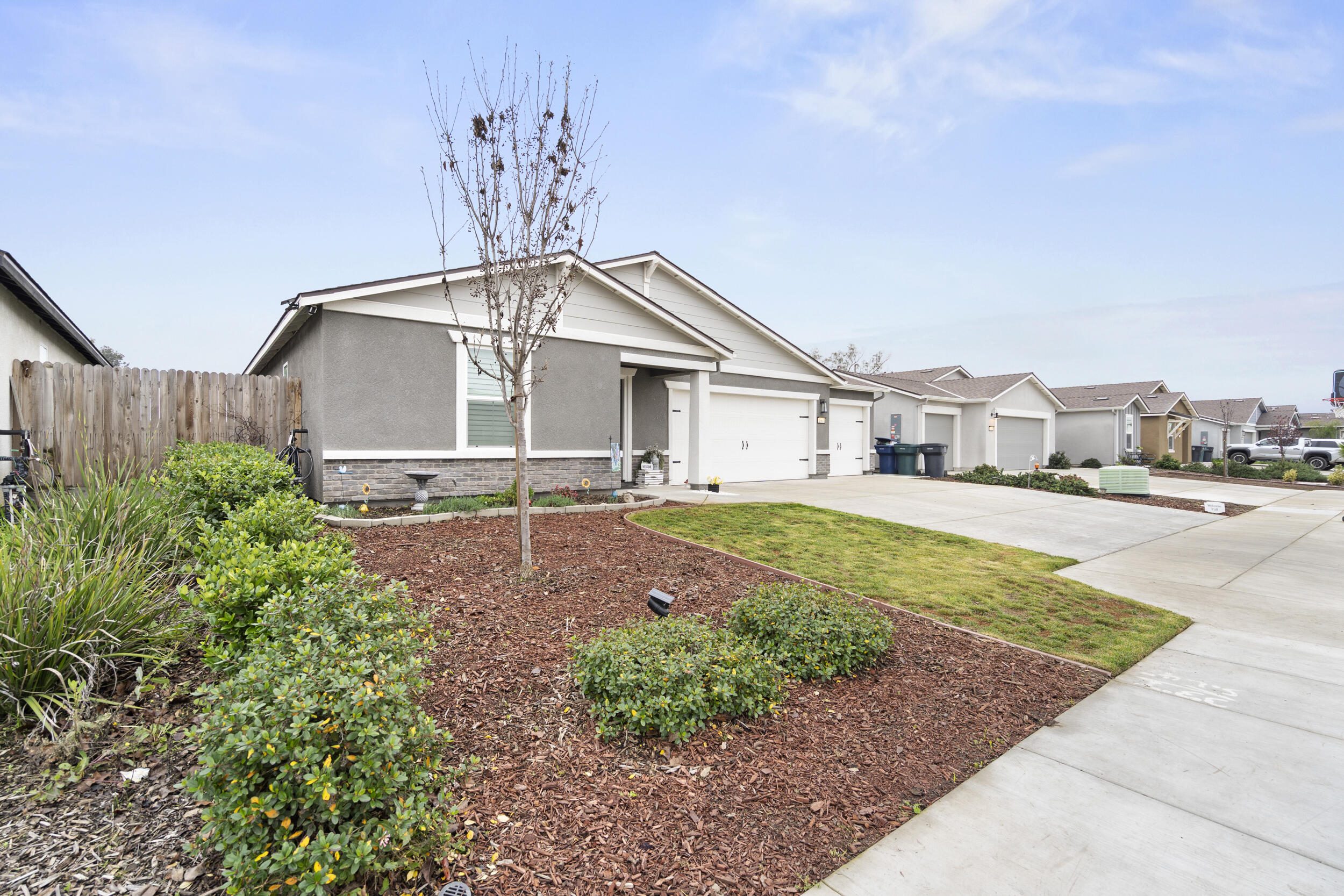 2367 Sawgrass Ave, Tulare, CA 93274