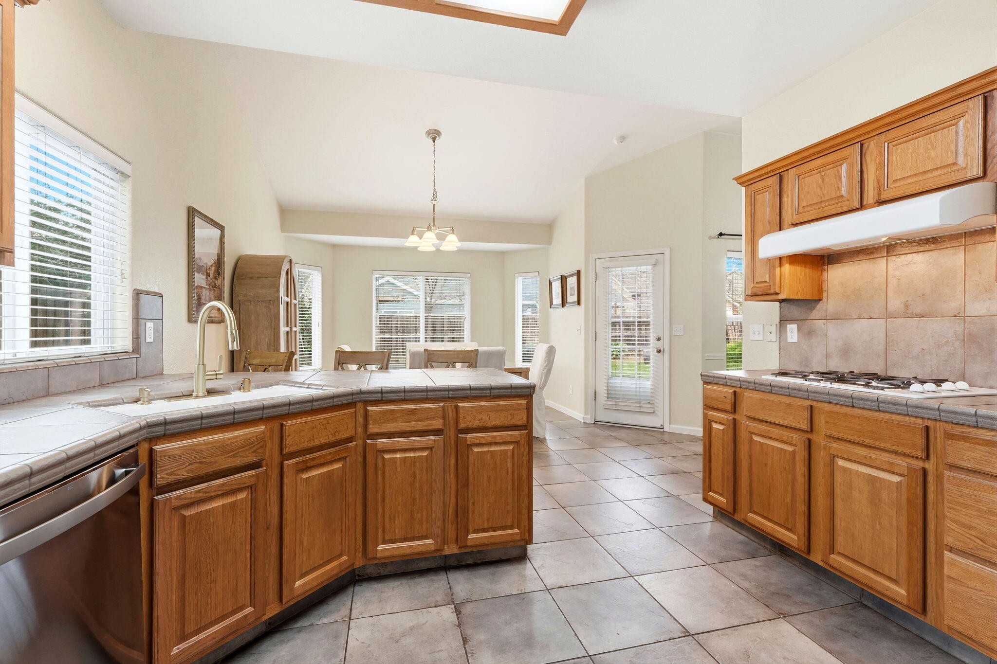 255 E Shimzu Ave, Reedley, CA 93654