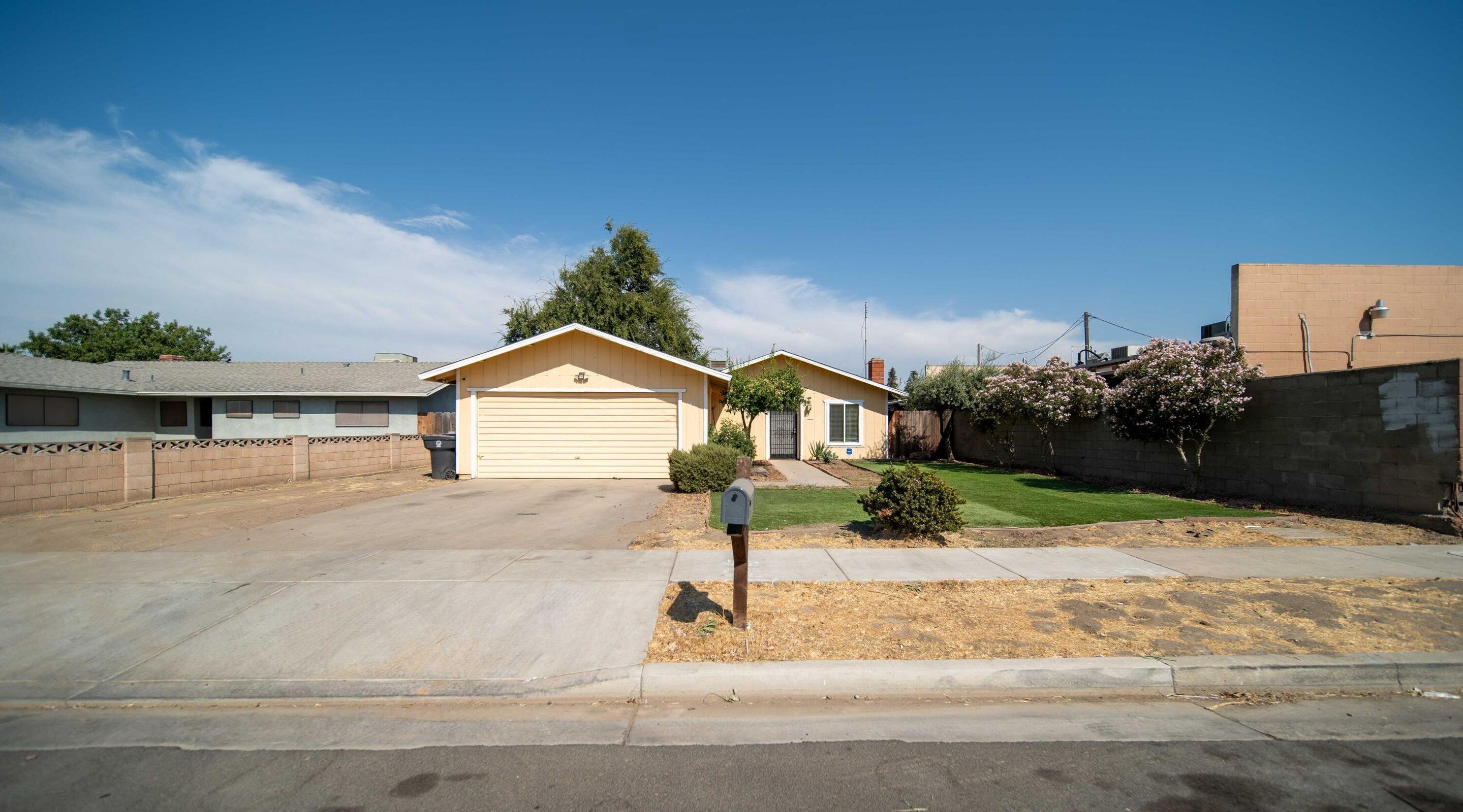 980 S Spruce St, Tulare, CA 93274