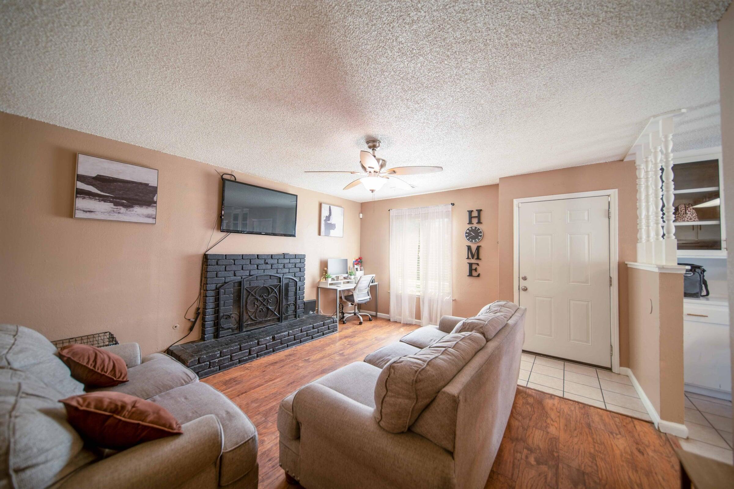 980 S Spruce St, Tulare, CA 93274