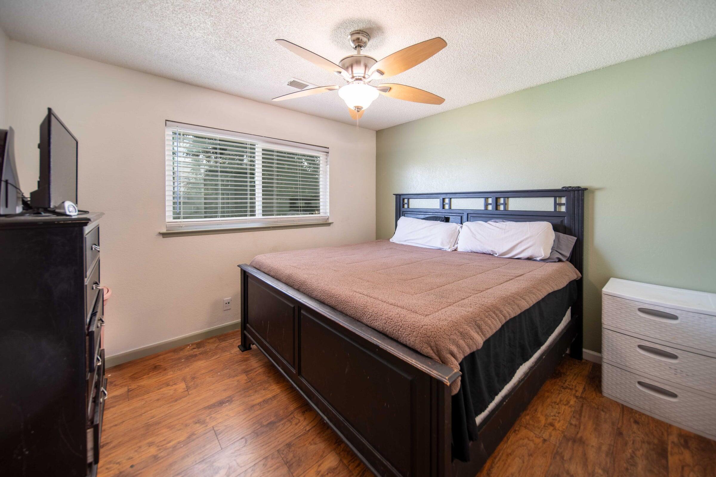 980 S Spruce St, Tulare, CA 93274