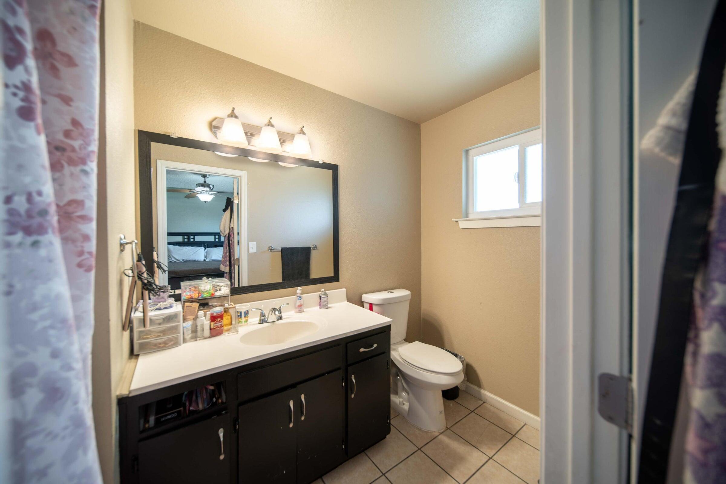 980 S Spruce St, Tulare, CA 93274