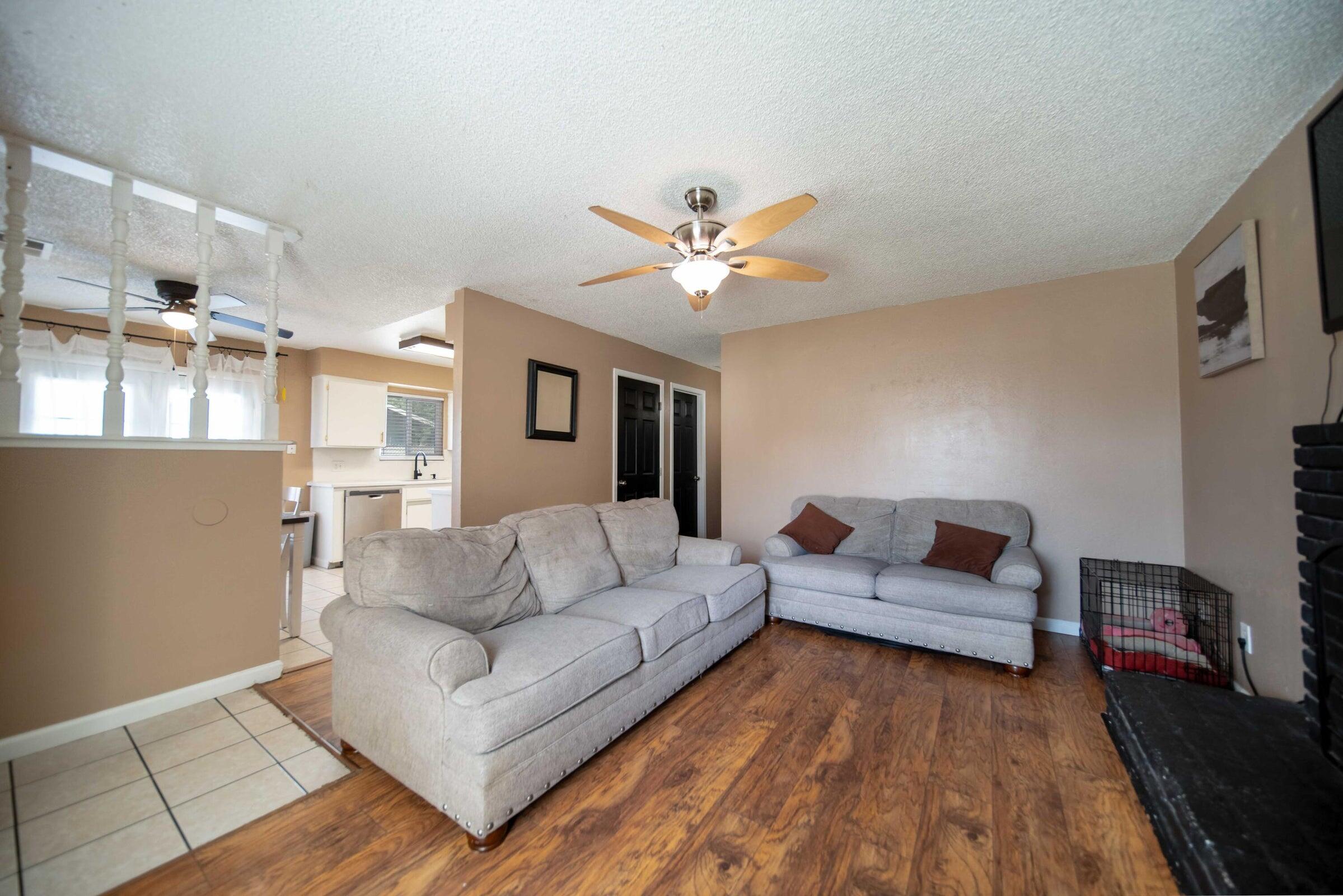 980 S Spruce St, Tulare, CA 93274