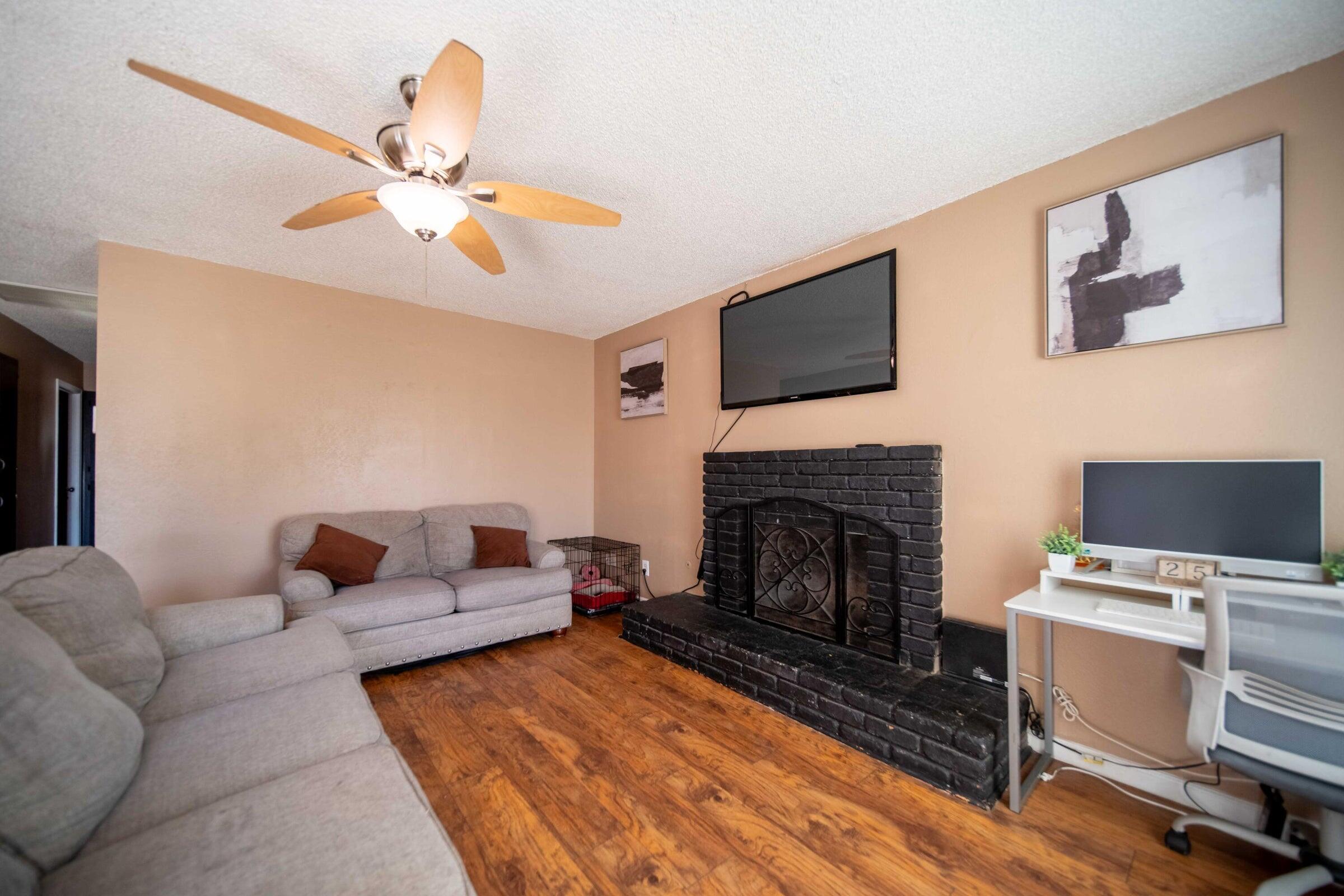 980 S Spruce St, Tulare, CA 93274