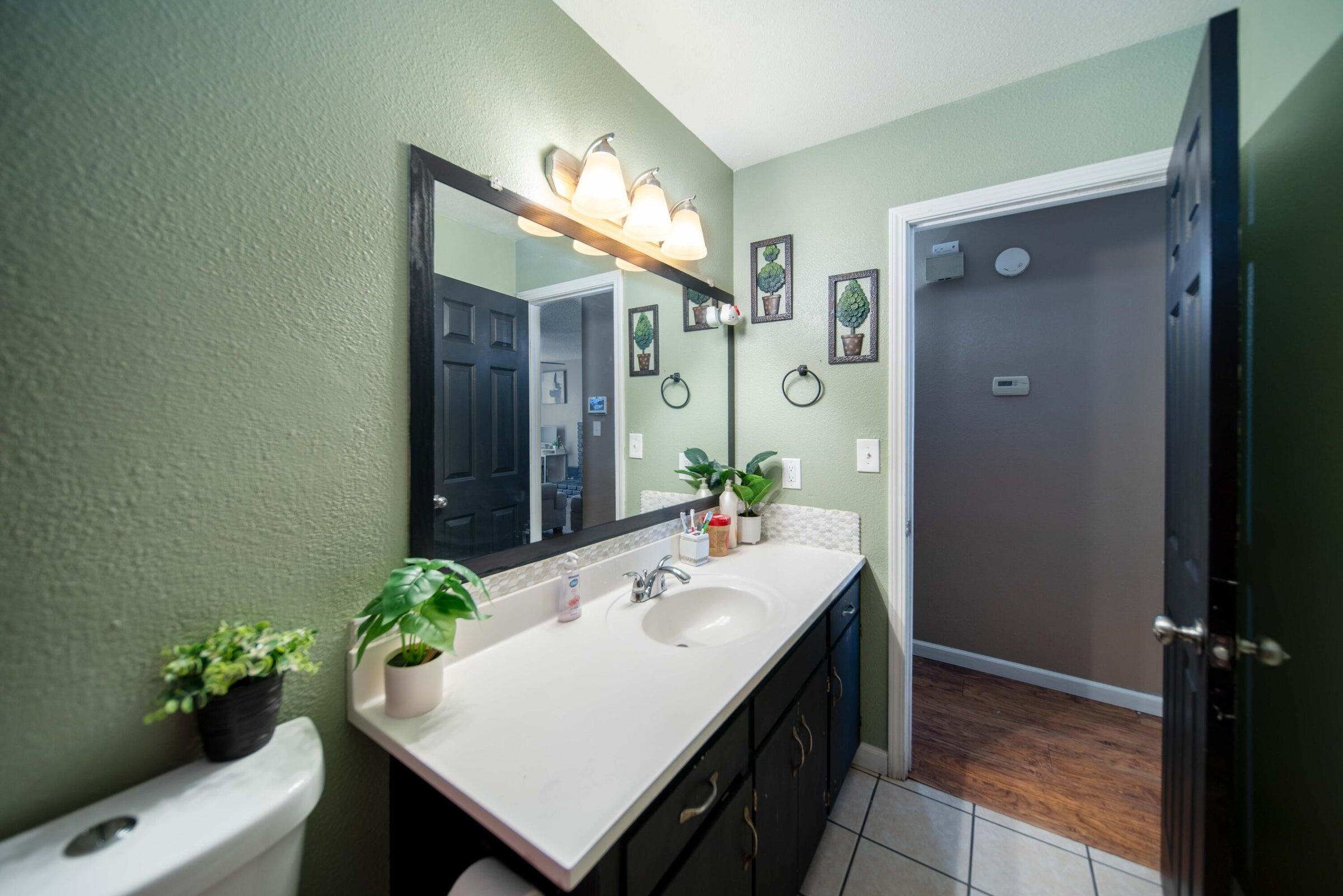 980 S Spruce St, Tulare, CA 93274