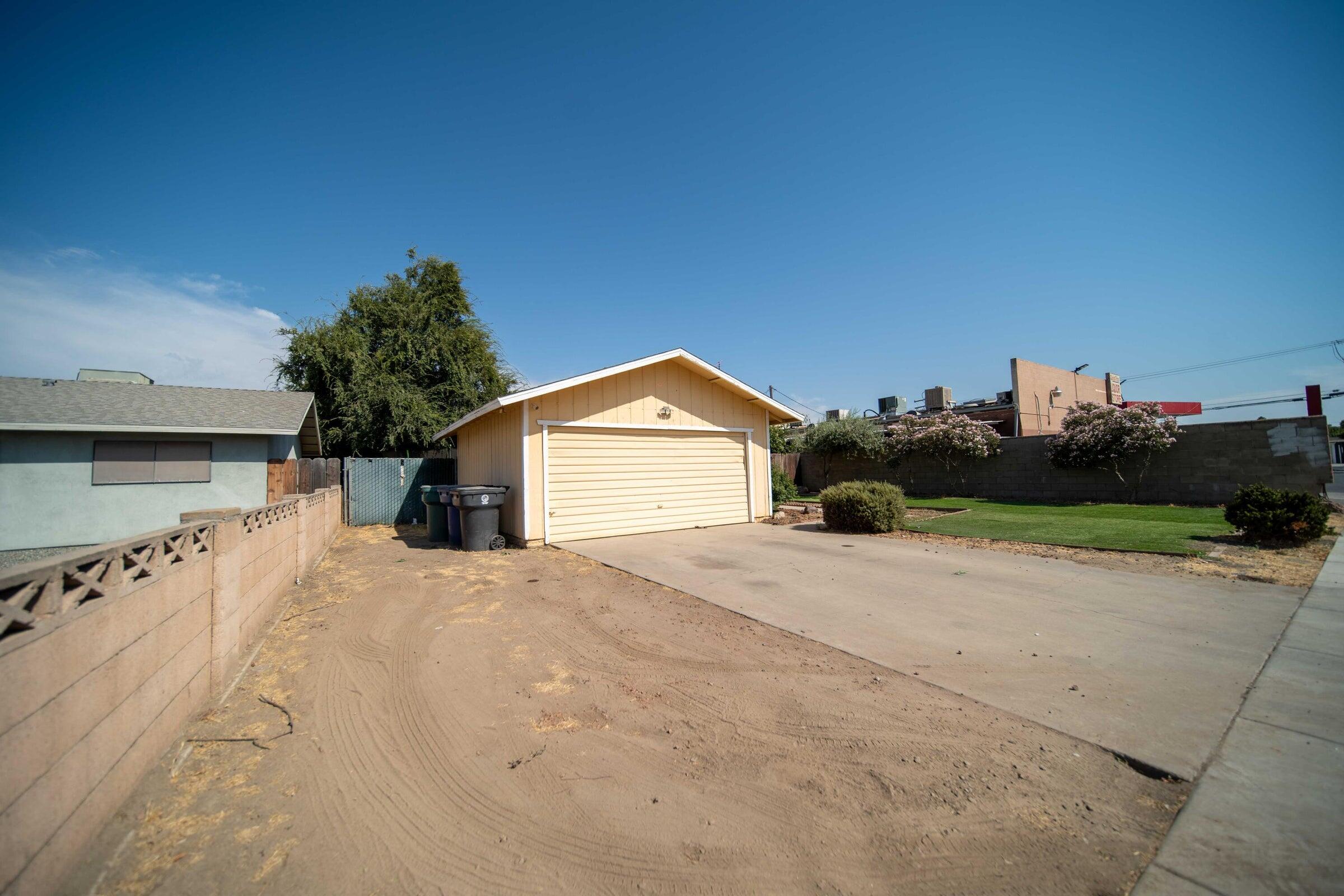 980 S Spruce St, Tulare, CA 93274