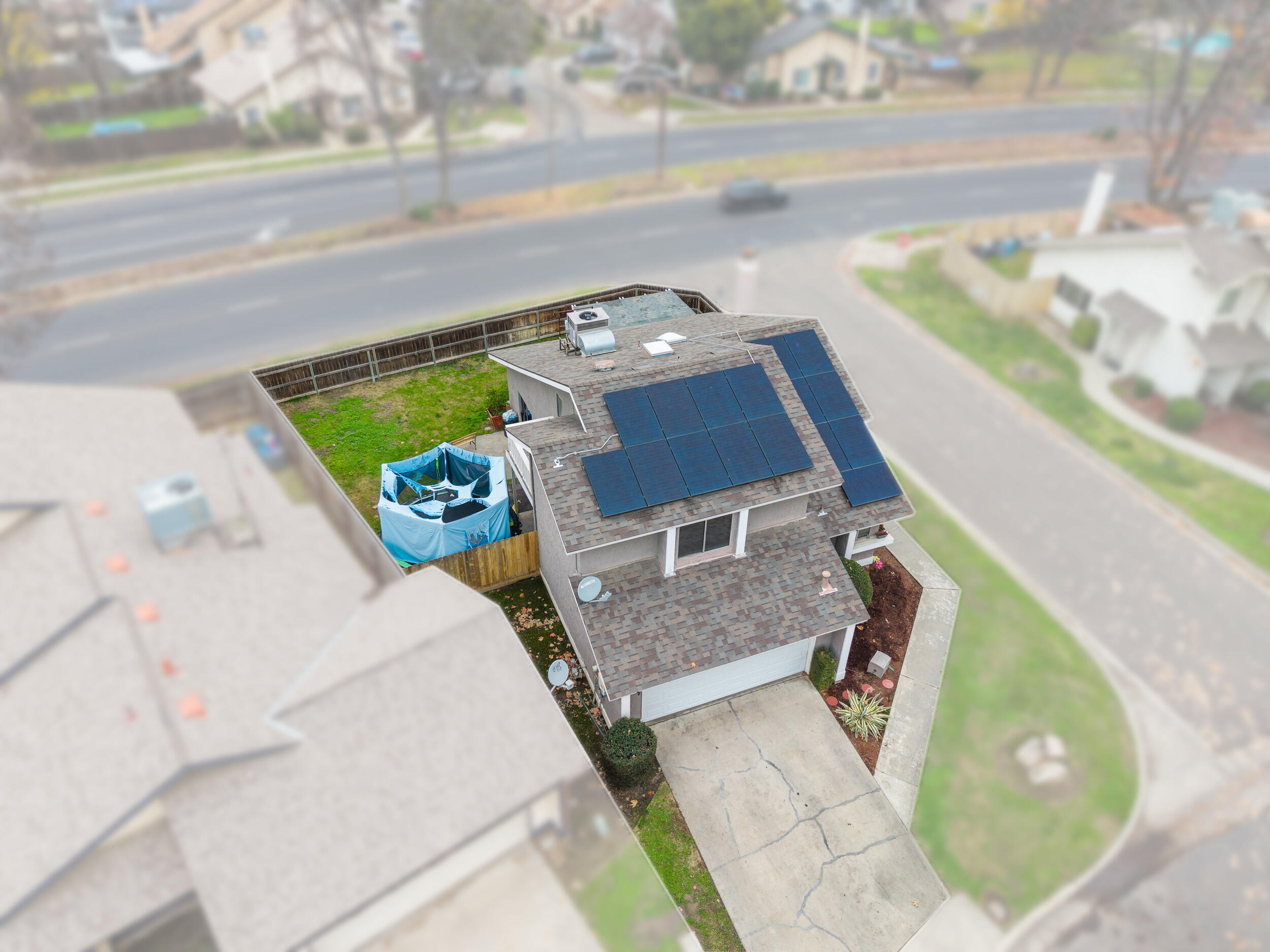 932 E Babcock Ave, Visalia, CA 93292