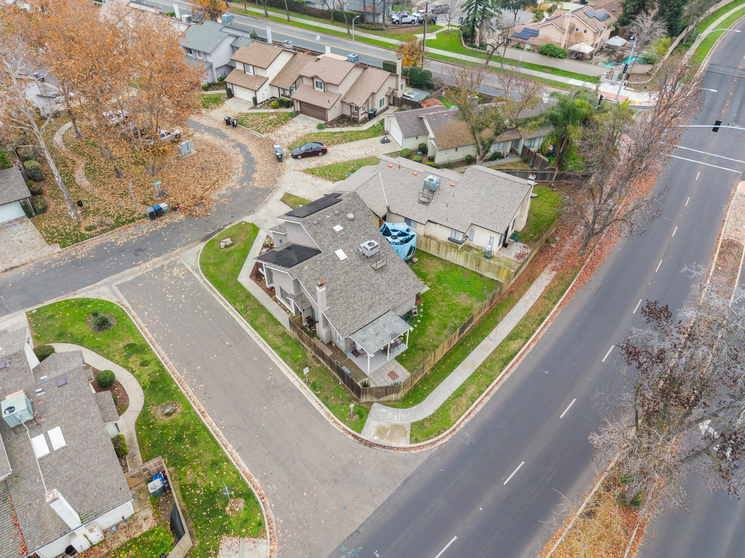 932 E Babcock Ave, Visalia, CA 93292