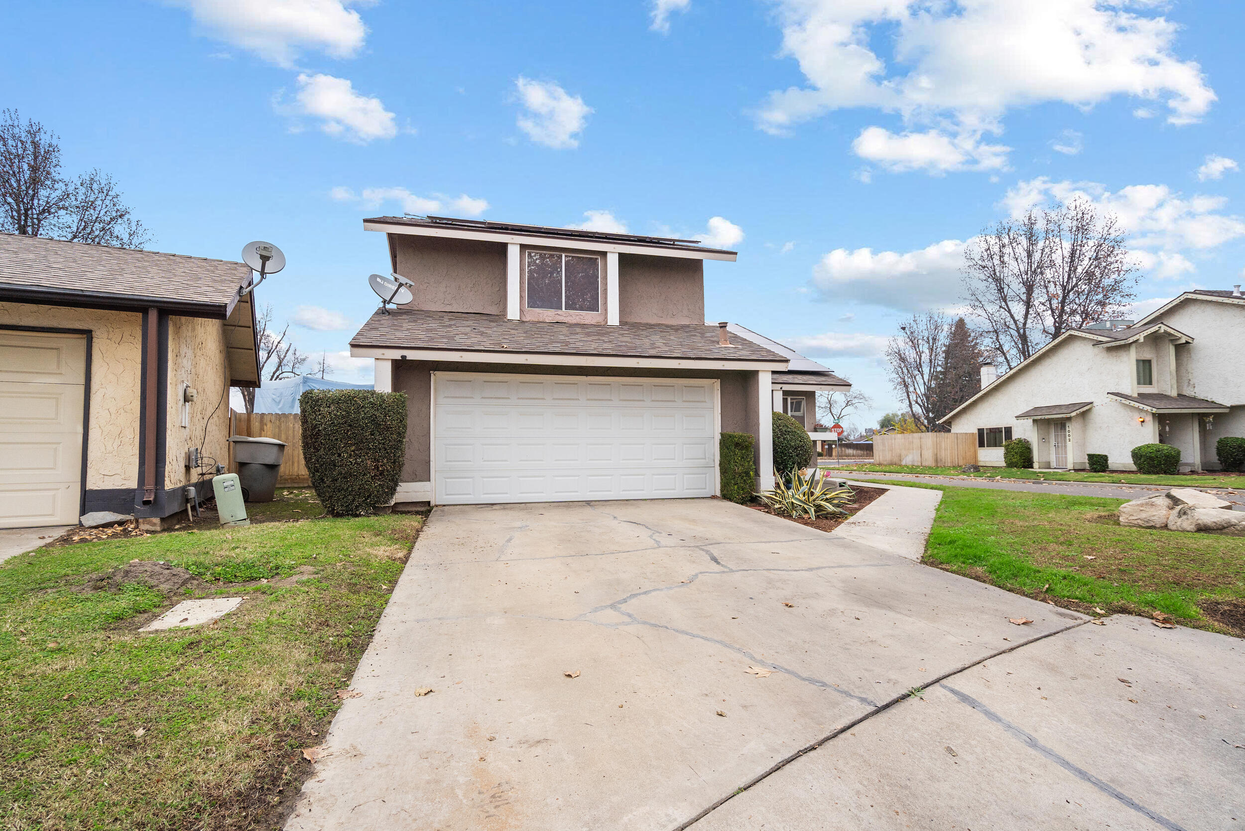 932 E Babcock Ave, Visalia, CA 93292