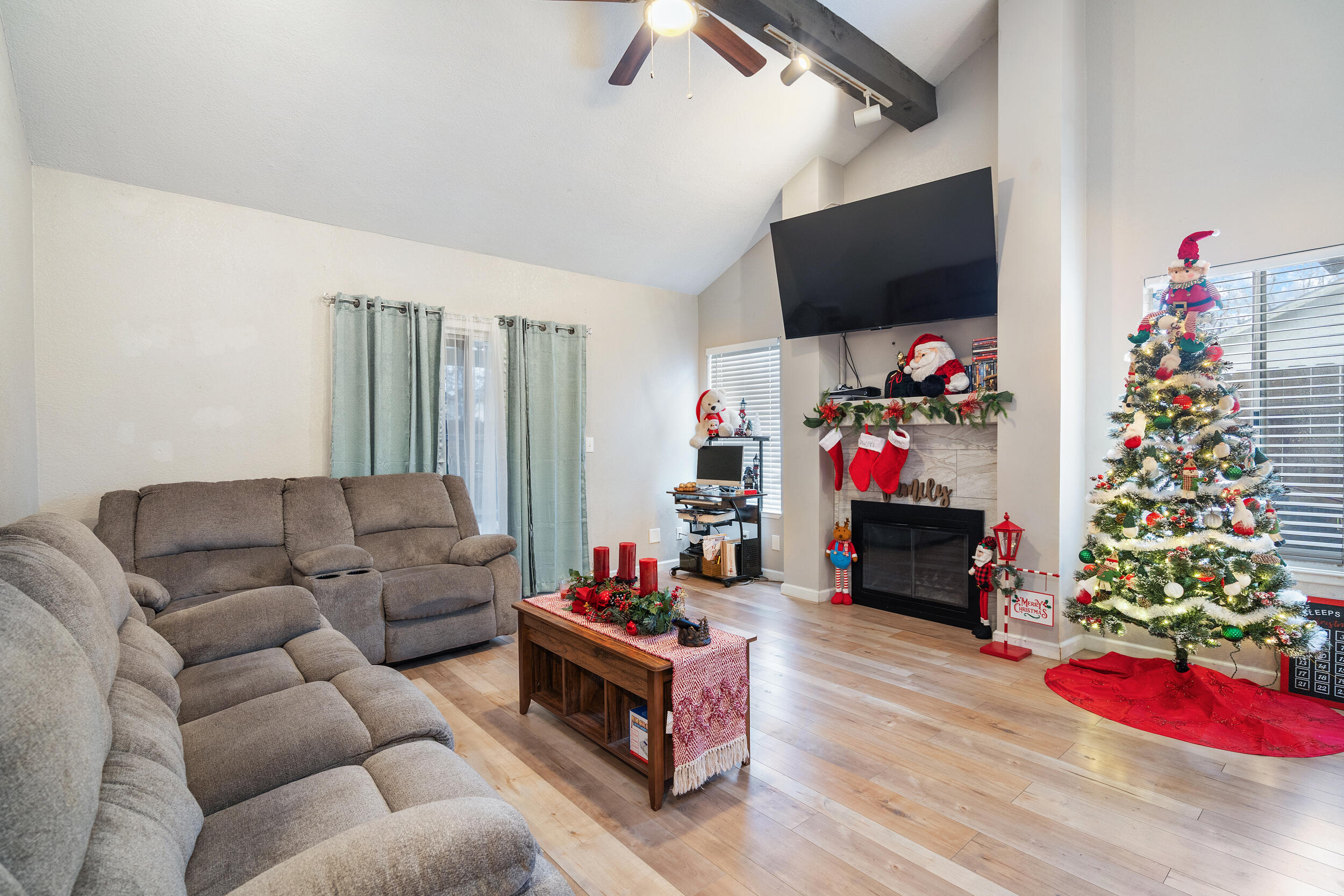 932 E Babcock Ave, Visalia, CA 93292