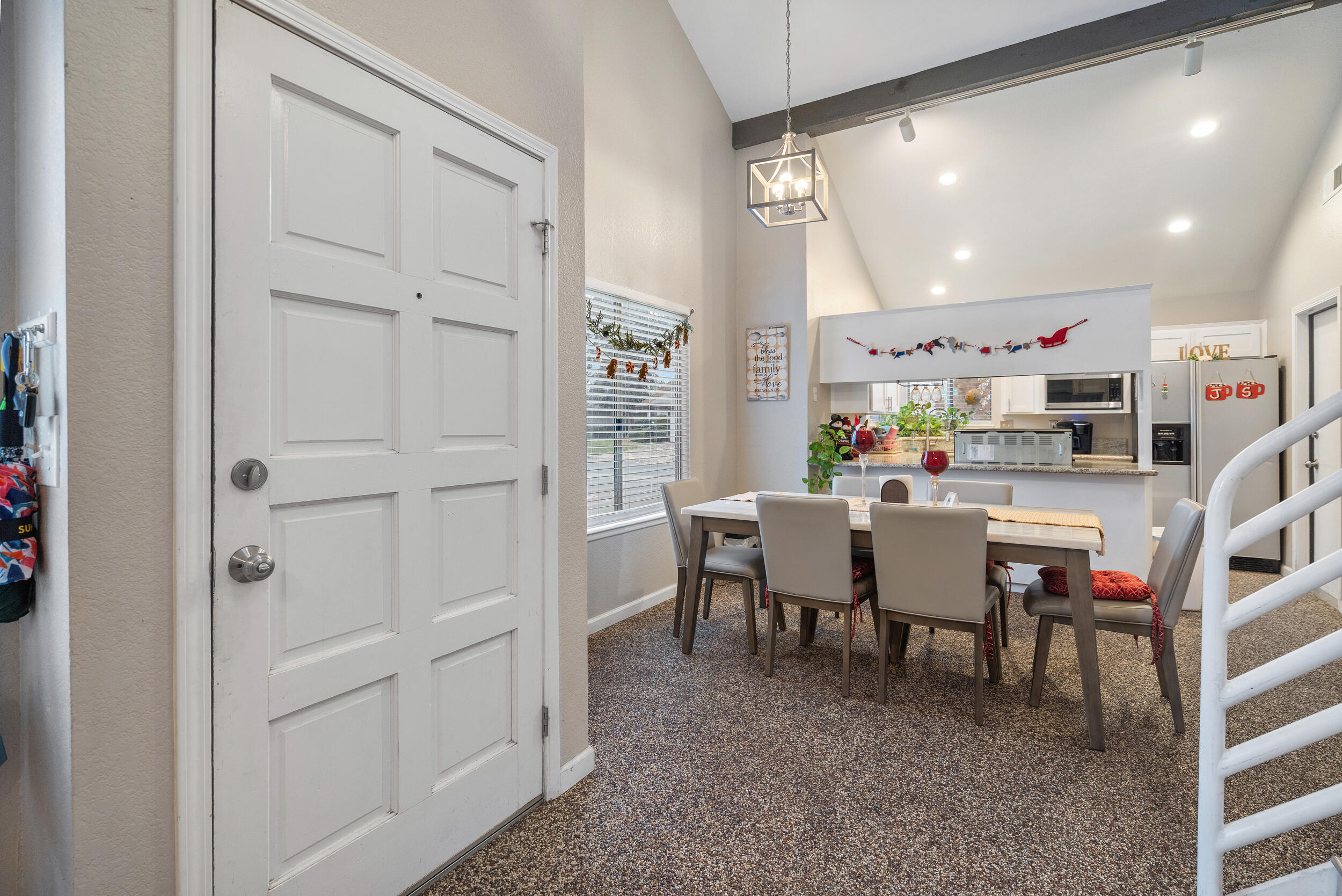 932 E Babcock Ave, Visalia, CA 93292