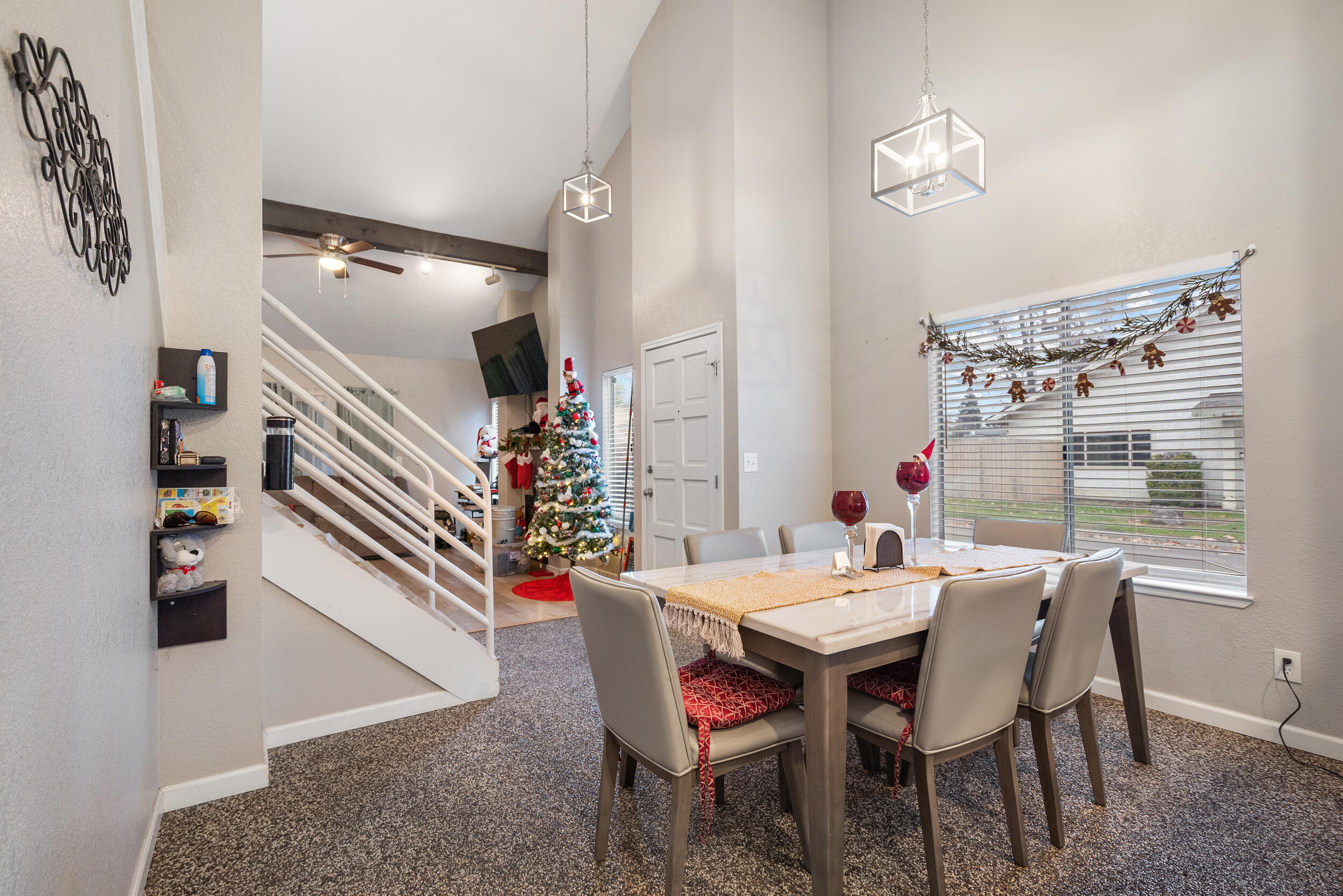 932 E Babcock Ave, Visalia, CA 93292