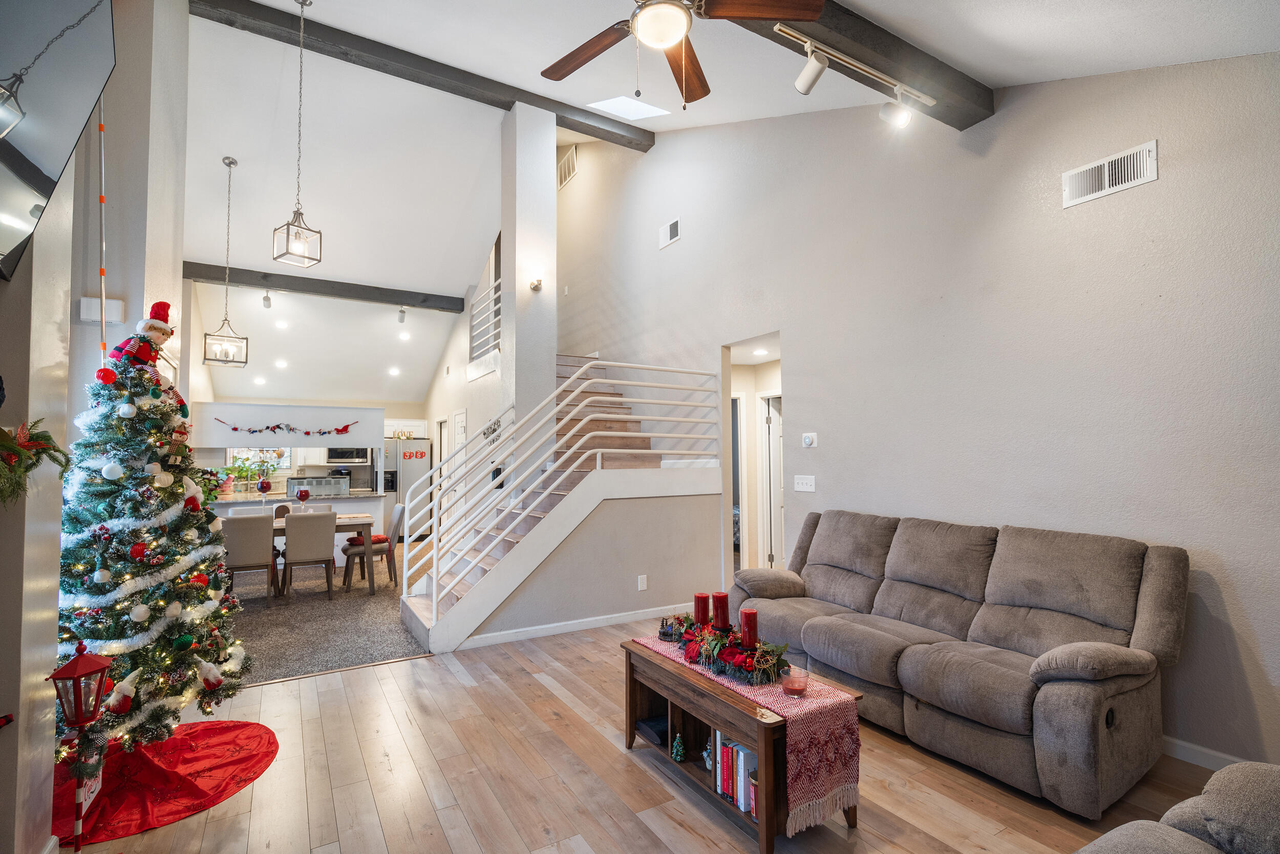 932 E Babcock Ave, Visalia, CA 93292