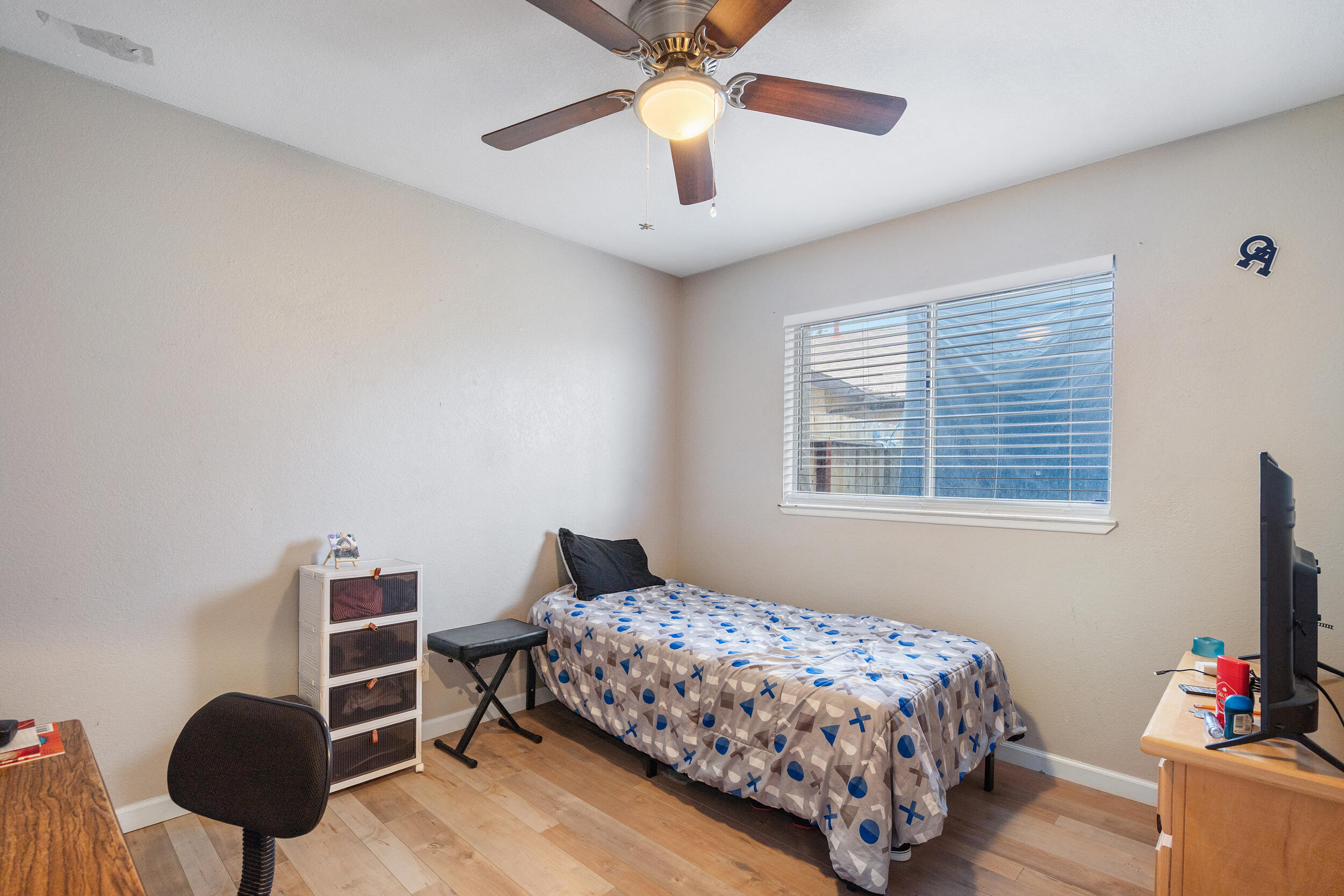 932 E Babcock Ave, Visalia, CA 93292