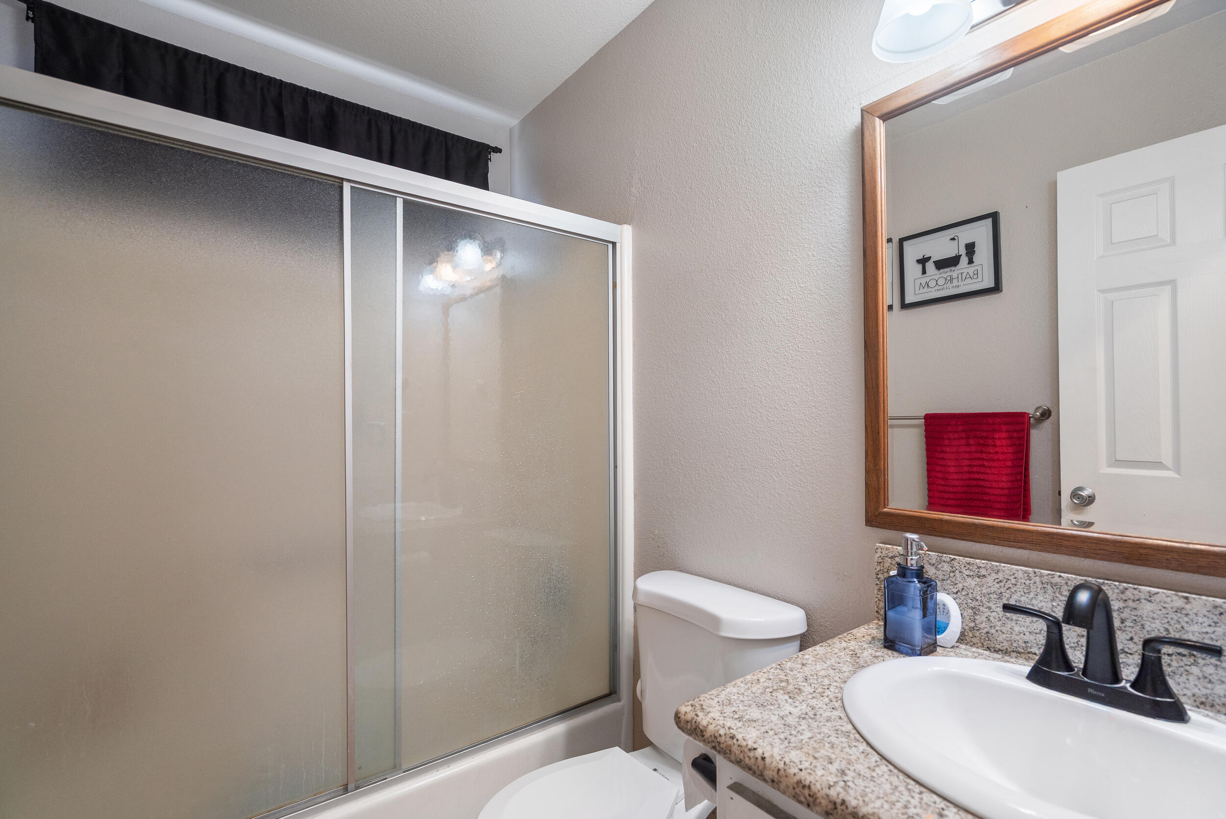 932 E Babcock Ave, Visalia, CA 93292