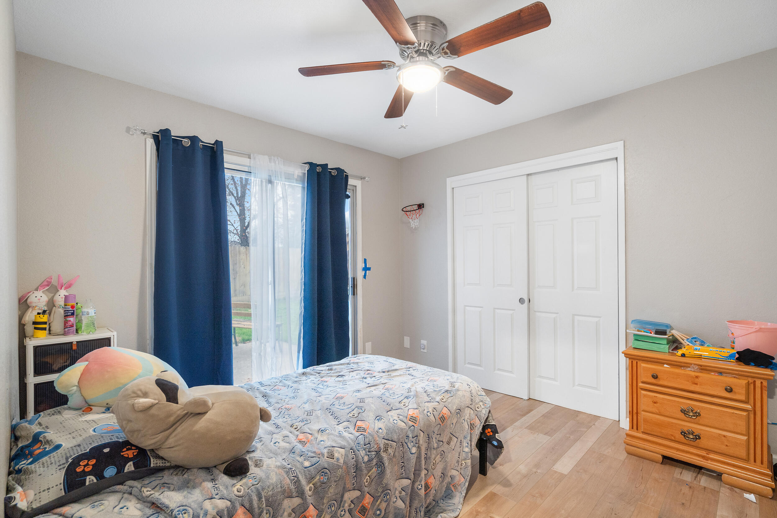 932 E Babcock Ave, Visalia, CA 93292