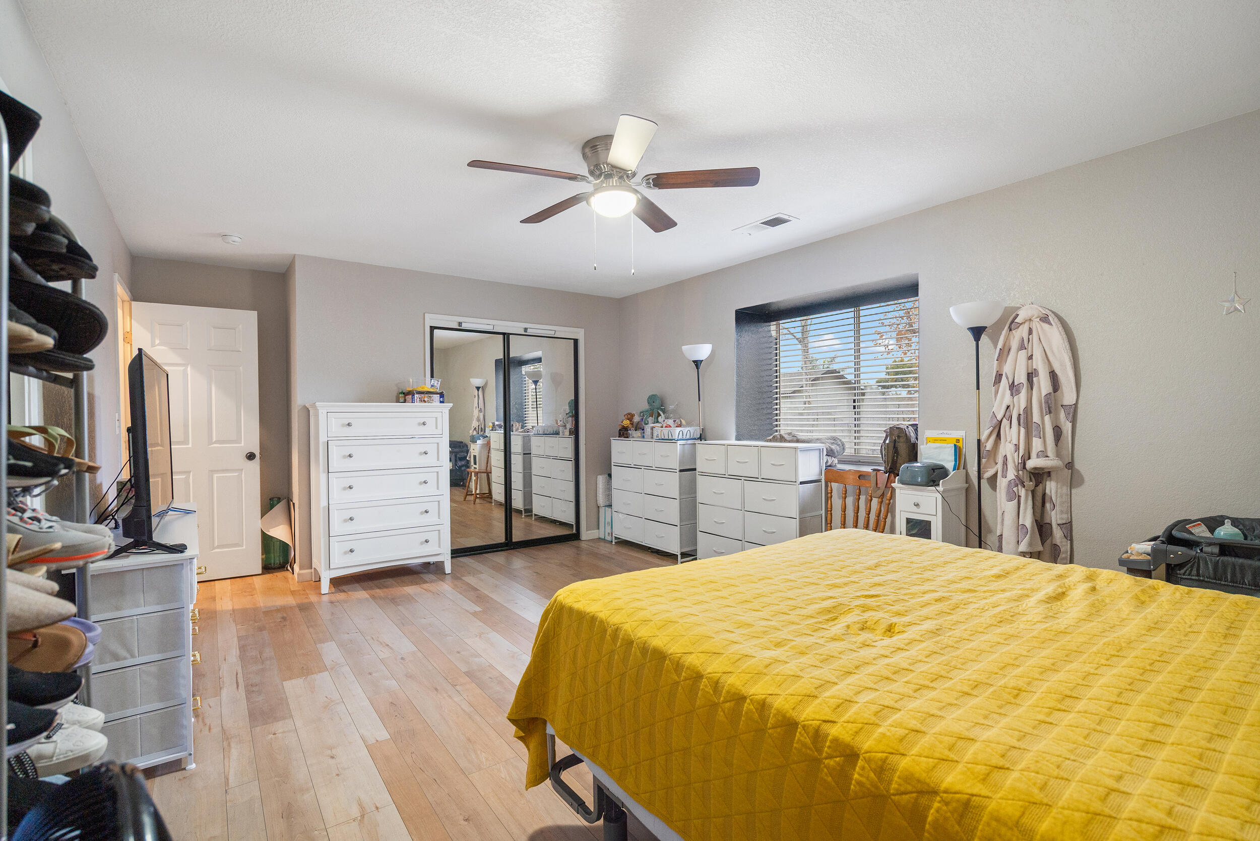 932 E Babcock Ave, Visalia, CA 93292