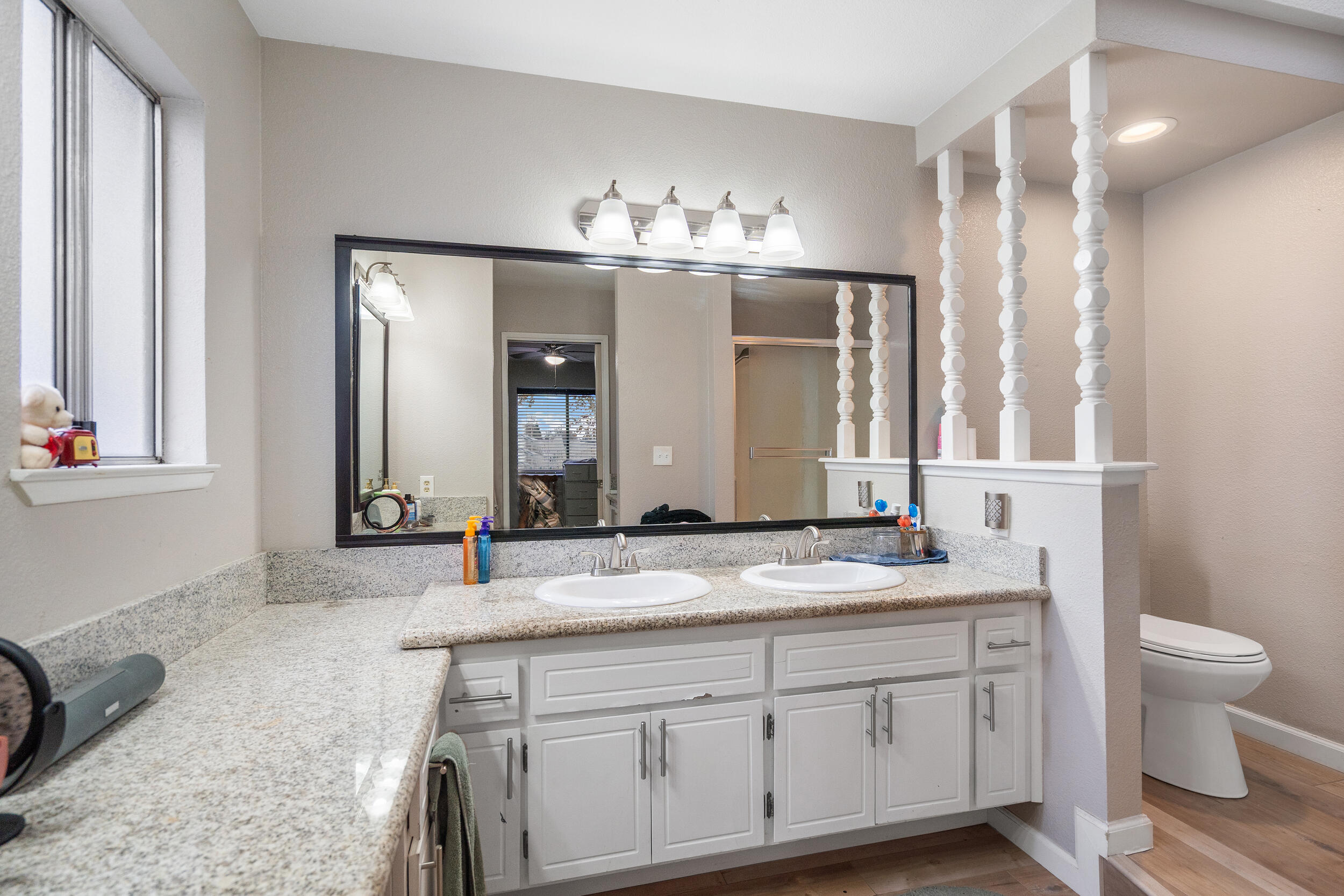 932 E Babcock Ave, Visalia, CA 93292