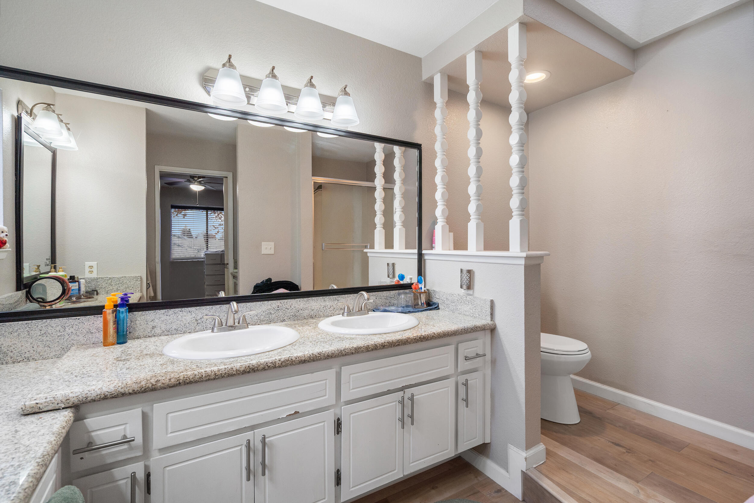 932 E Babcock Ave, Visalia, CA 93292