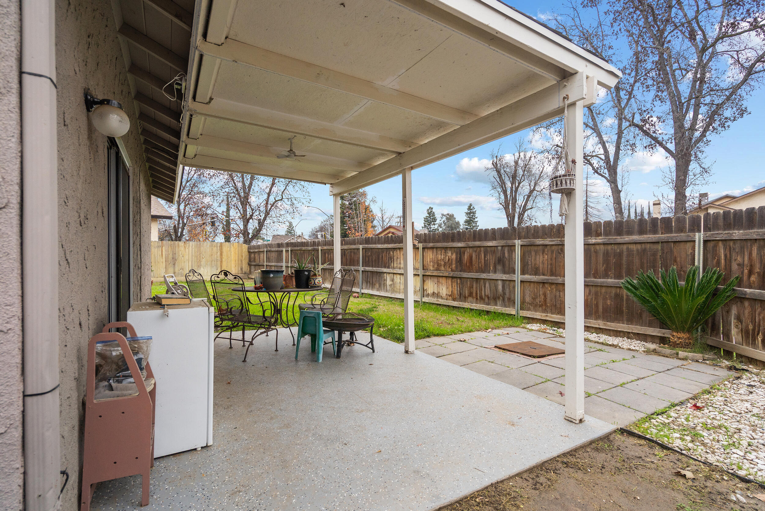 932 E Babcock Ave, Visalia, CA 93292