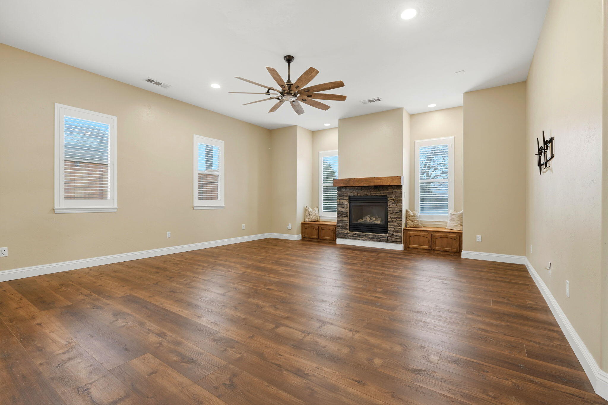 731 Sheffield Ave, Exeter, CA 93221