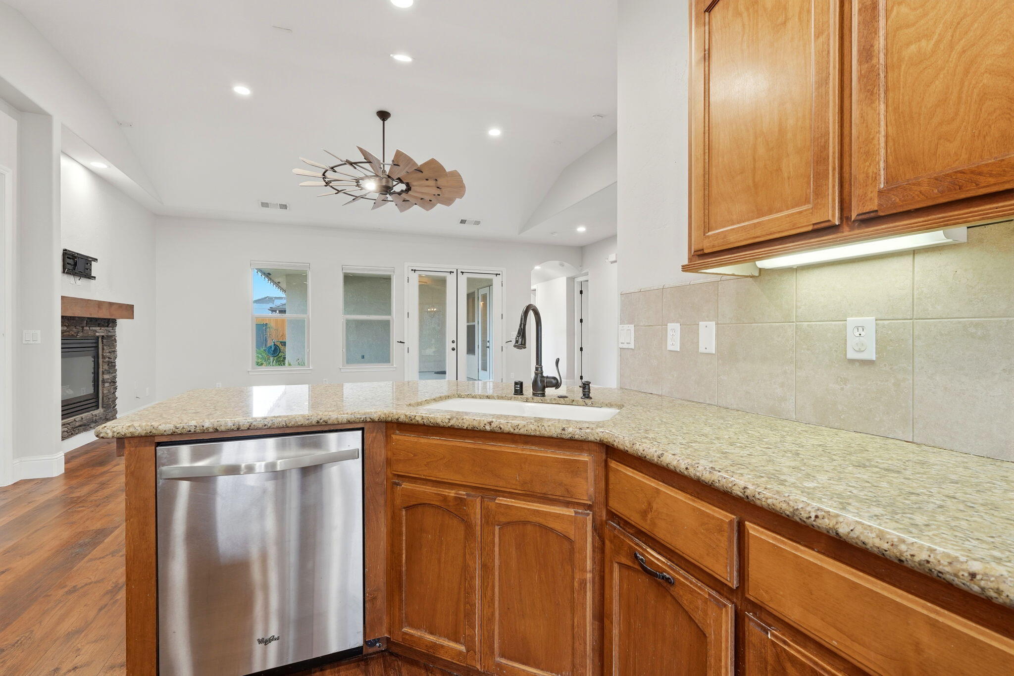 731 Sheffield Ave, Exeter, CA 93221