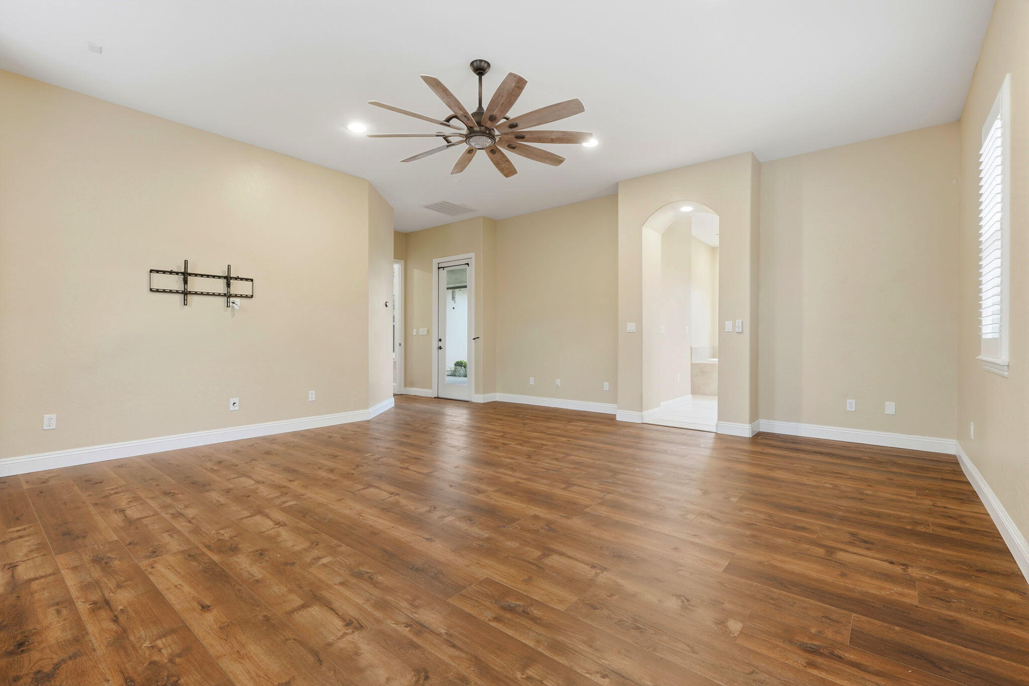 731 Sheffield Ave, Exeter, CA 93221