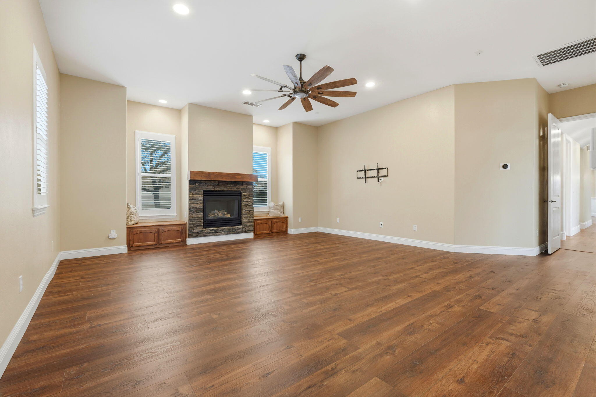 731 Sheffield Ave, Exeter, CA 93221