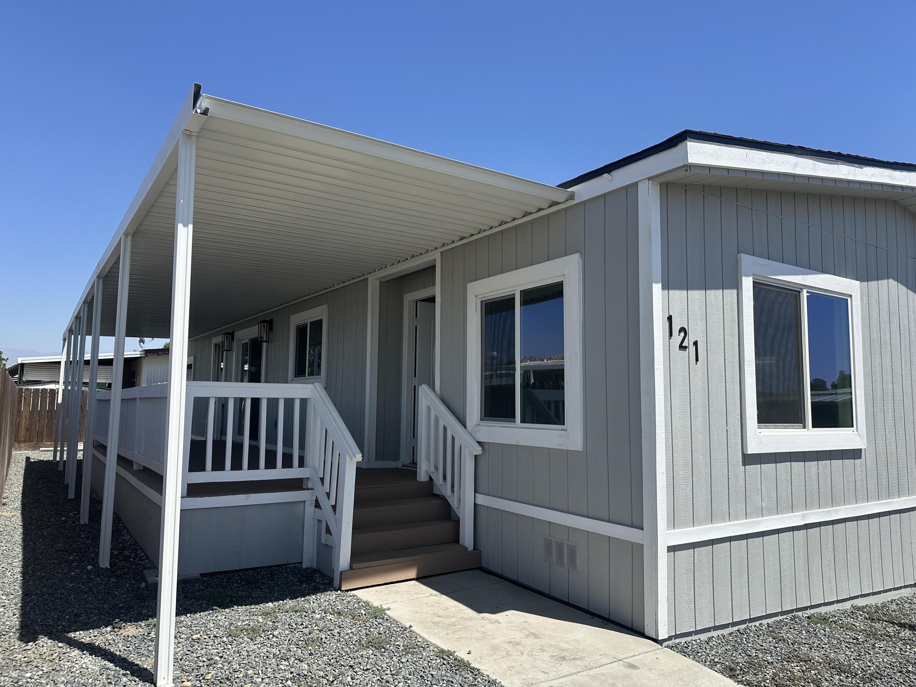 720 E Worth Ave, Porterville, CA 93257