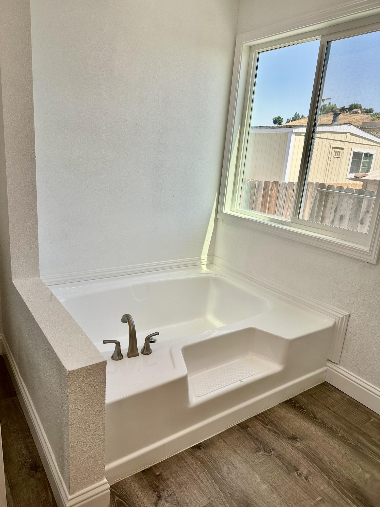 720 E Worth Ave, Porterville, CA 93257