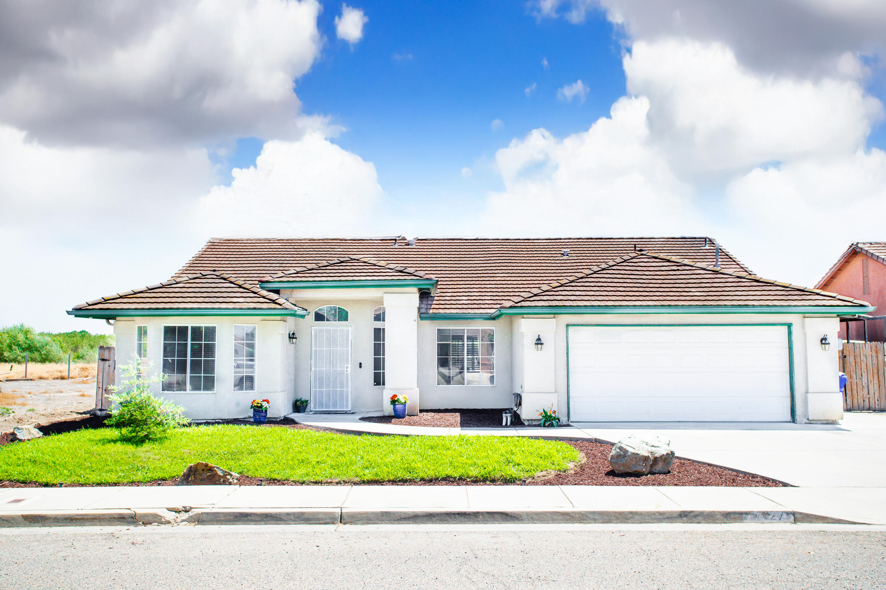 1127 W Orange Ave, Porterville, CA 93257