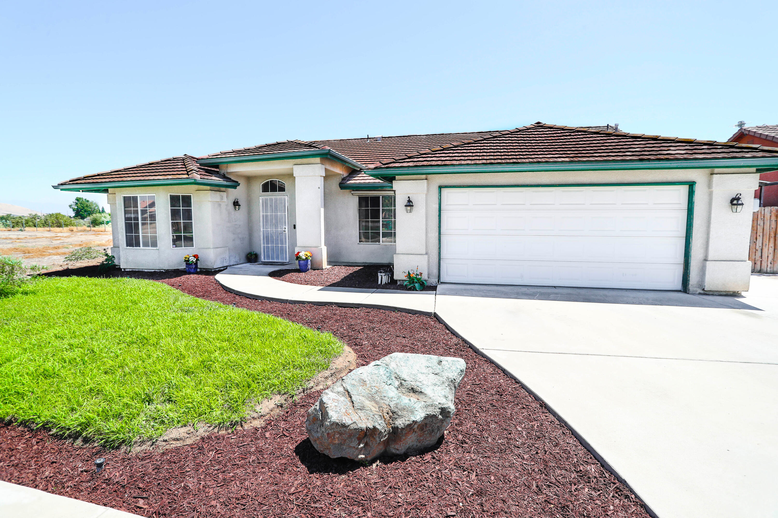 1127 W Orange Ave, Porterville, CA 93257