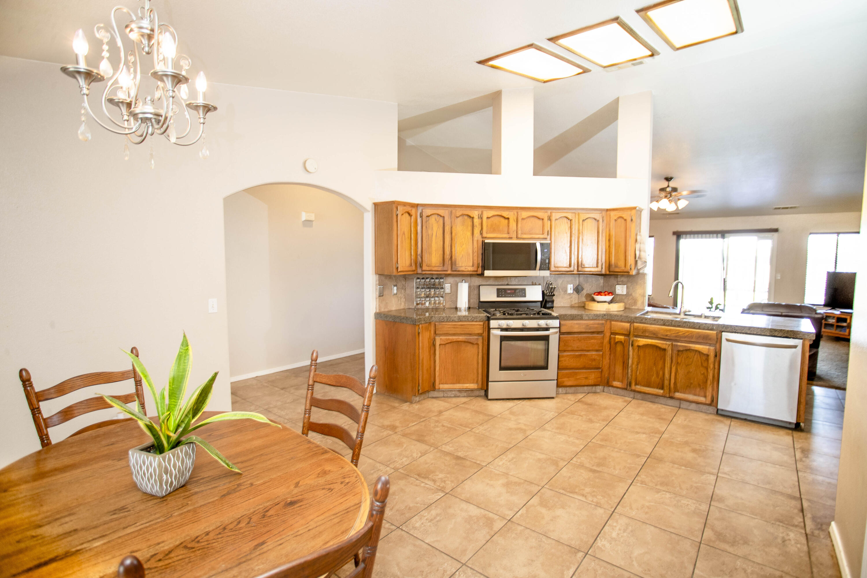 1127 W Orange Ave, Porterville, CA 93257