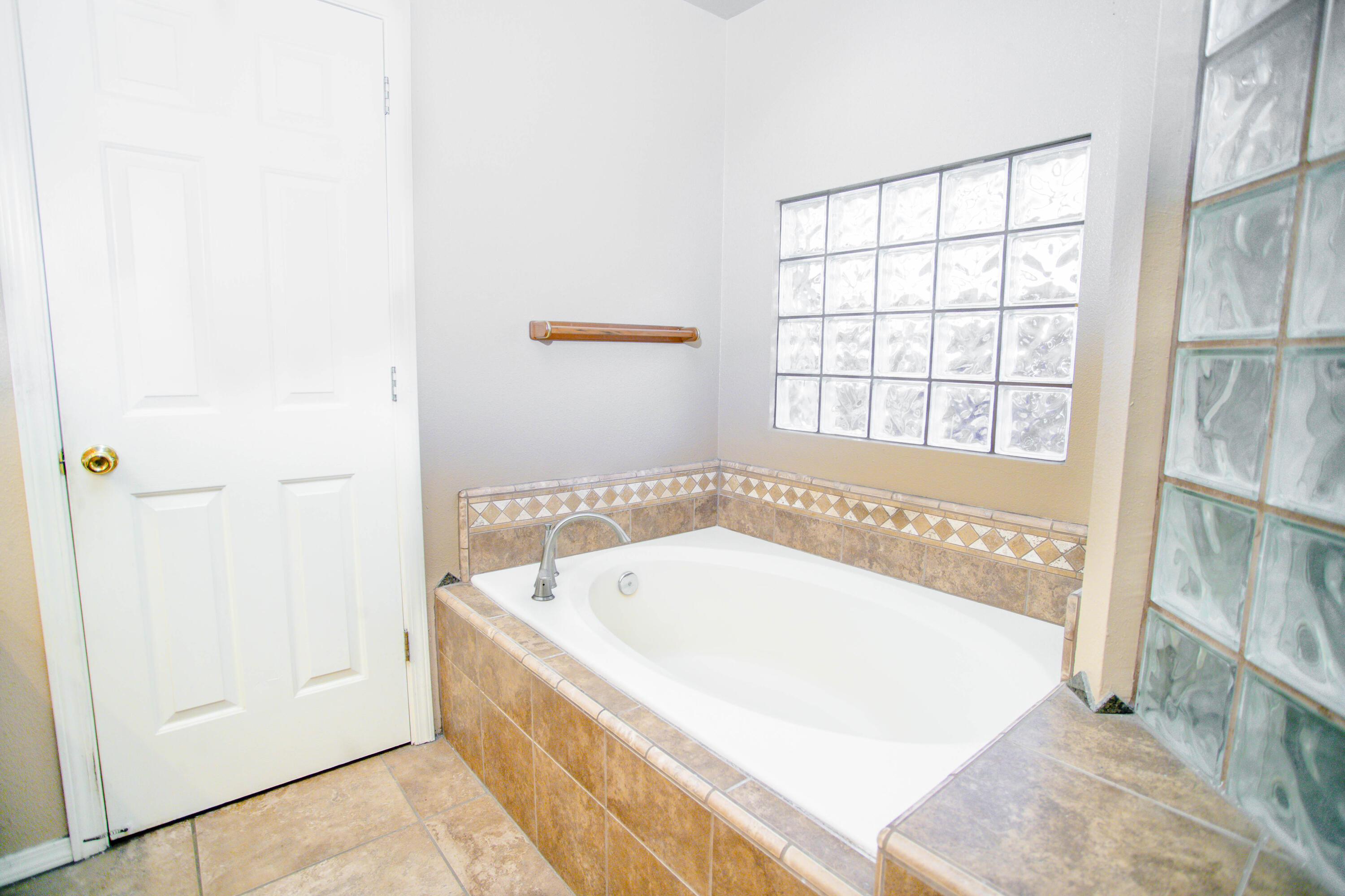 1127 W Orange Ave, Porterville, CA 93257