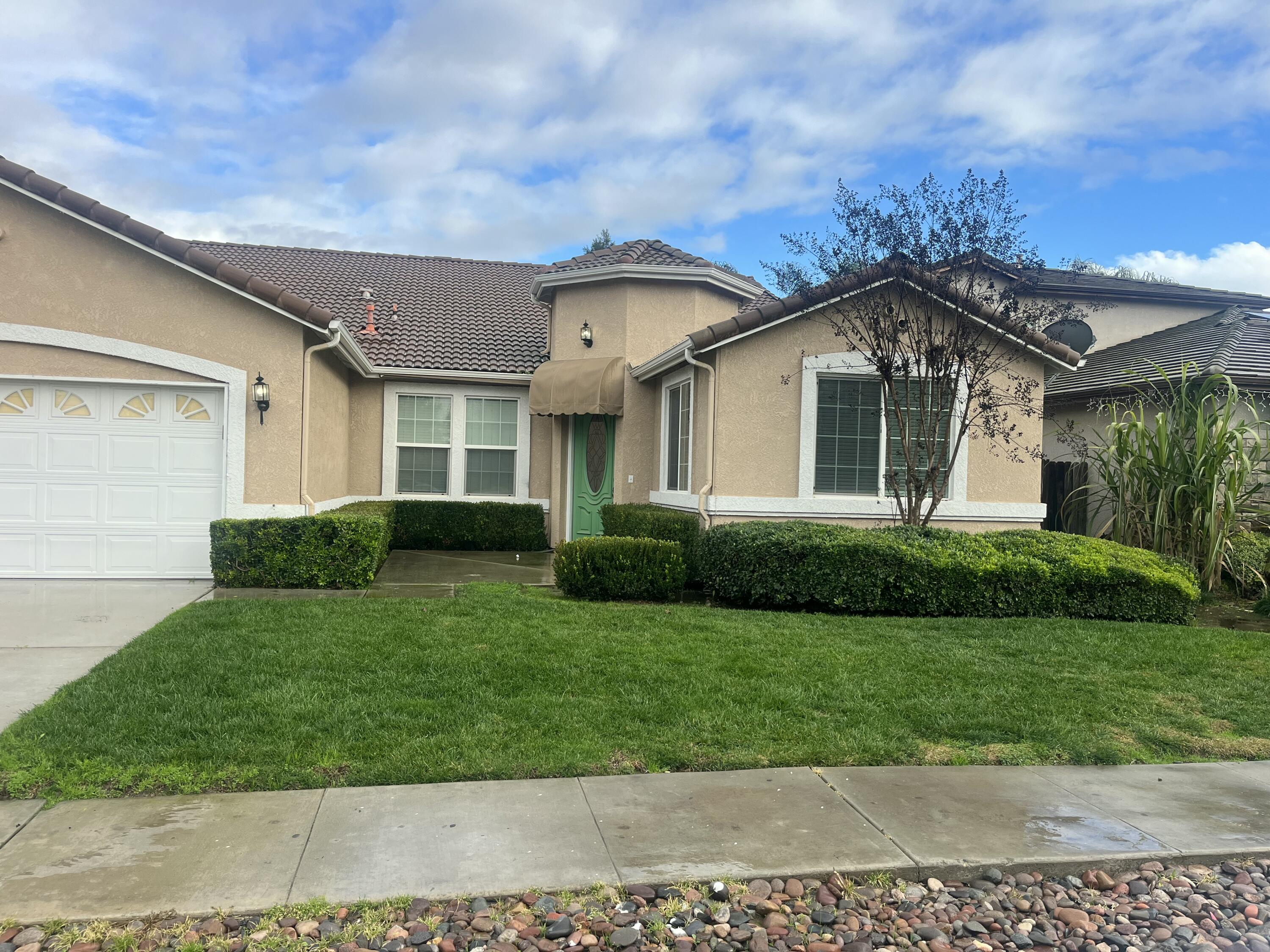 1734 Firestone Dr #1, Tulare, CA 93274