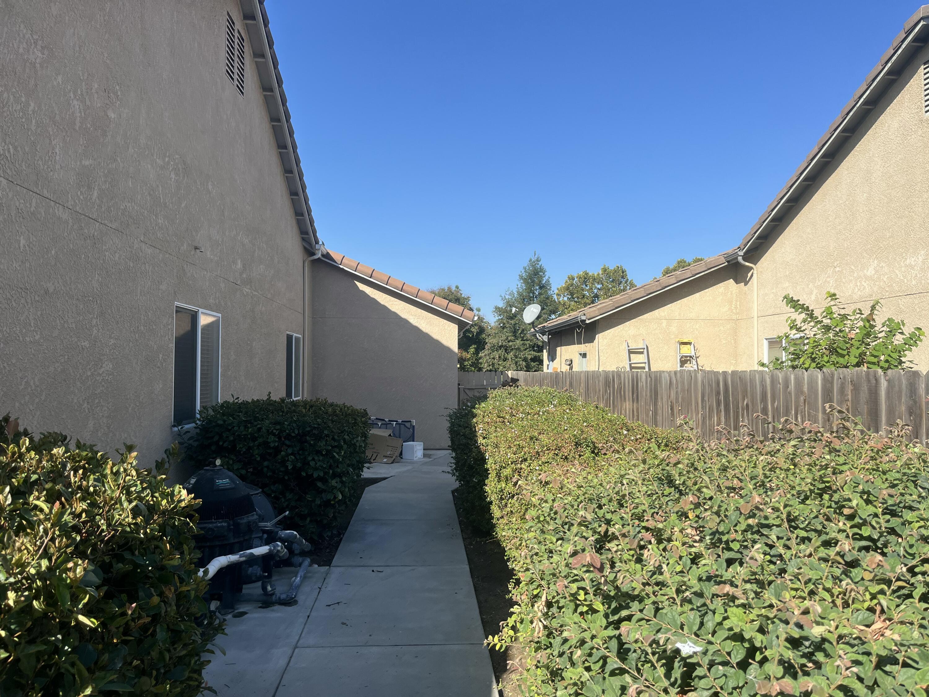1734 Firestone Dr #1, Tulare, CA 93274