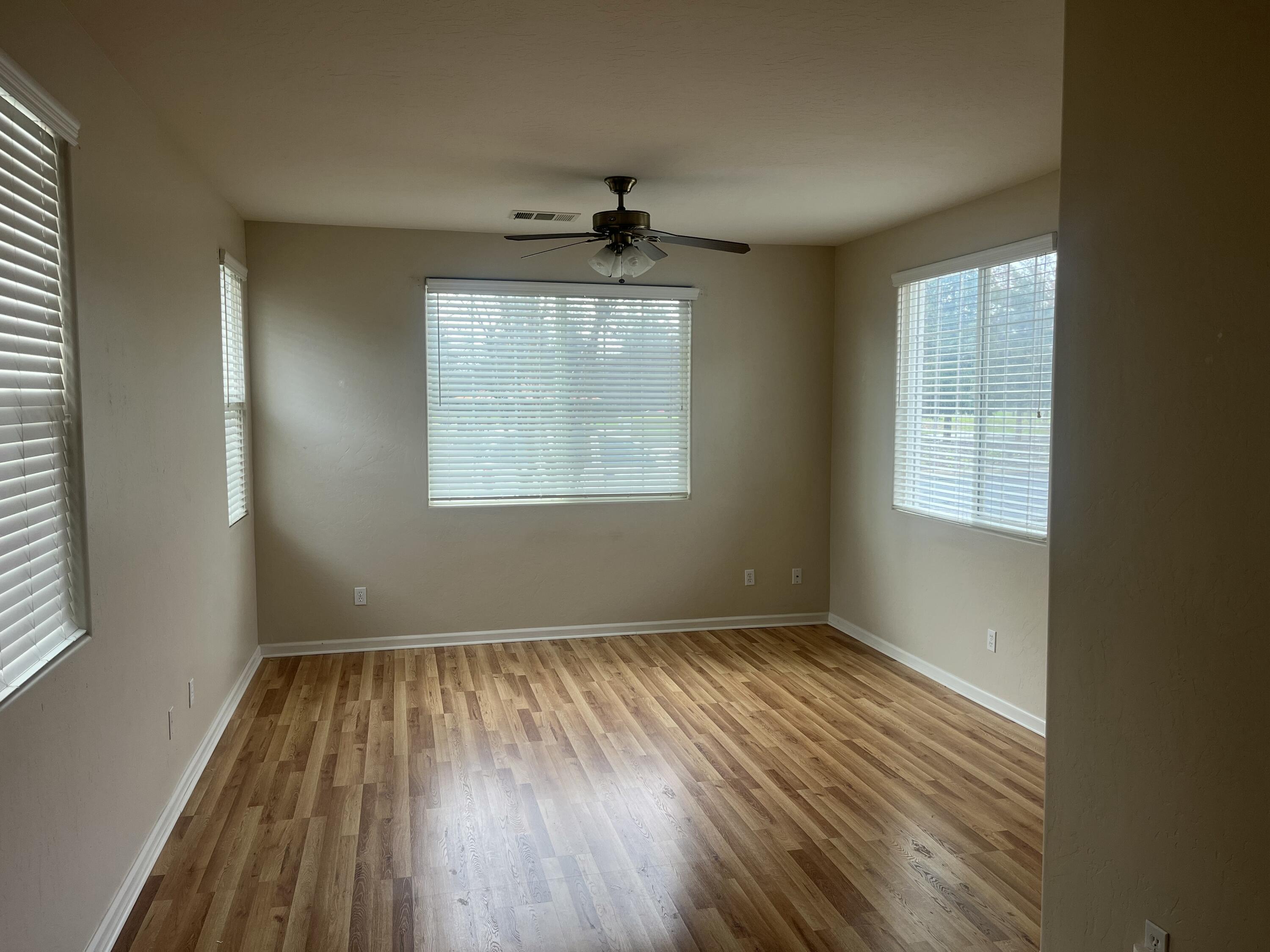 1734 Firestone Dr, Tulare, CA 93274