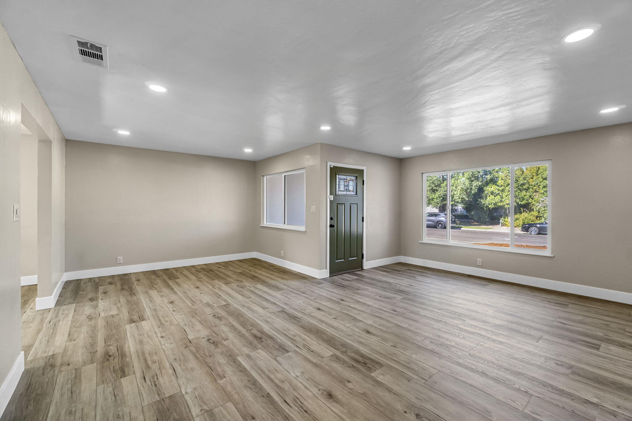 5186 N Callisch Ave, Fresno, CA 93710