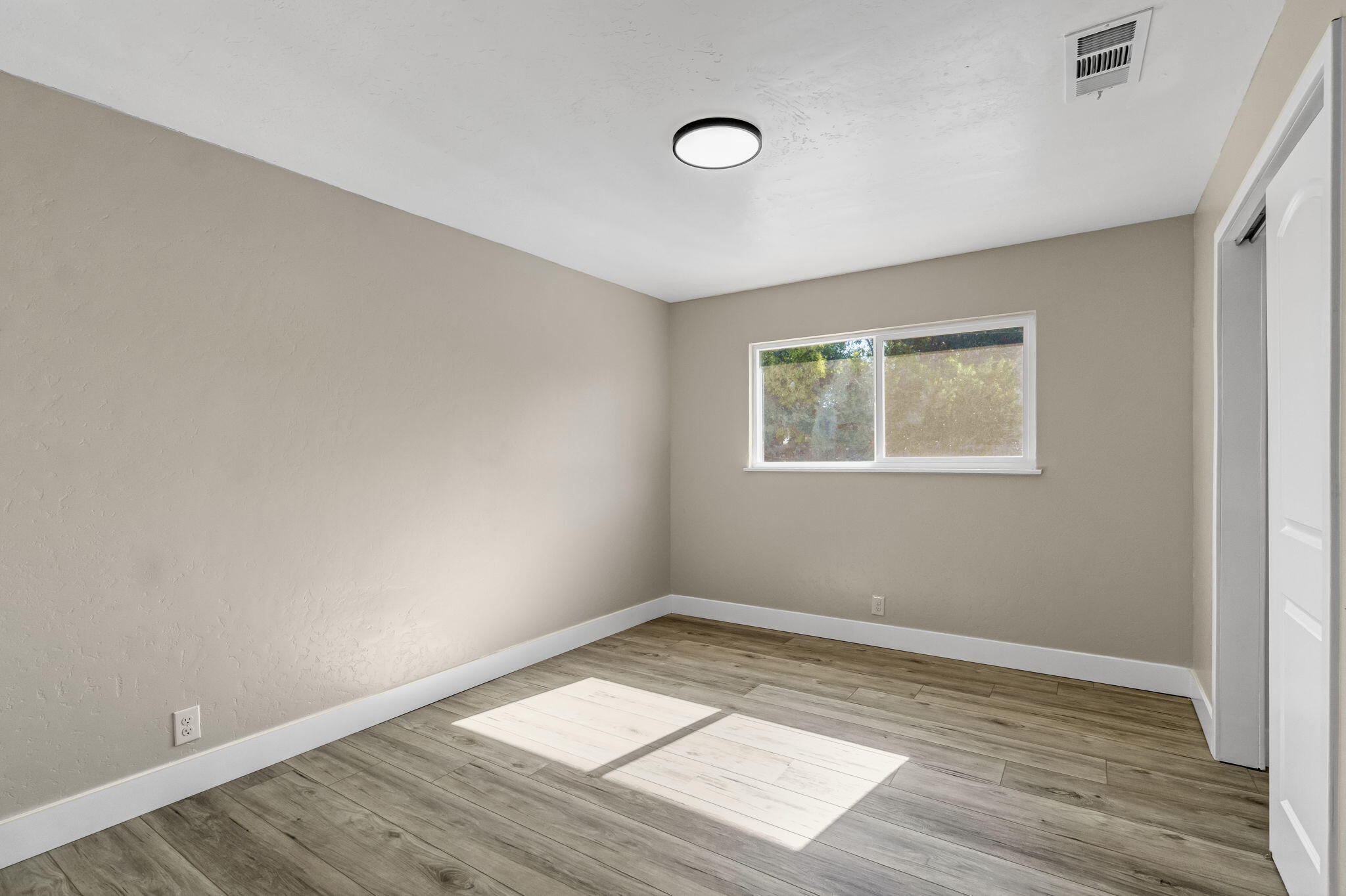 5186 N Callisch Ave, Fresno, CA 93710