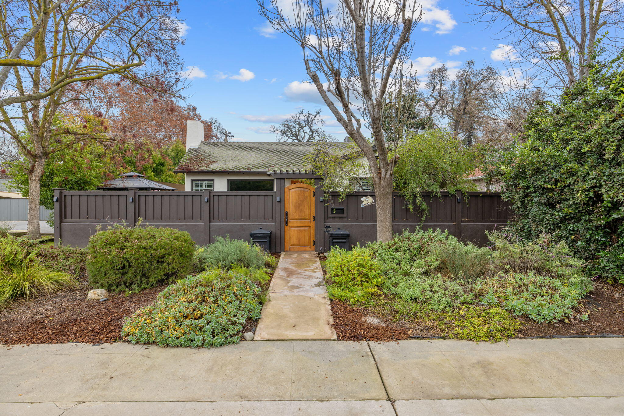 1501 W College Ave, Visalia, CA 93277