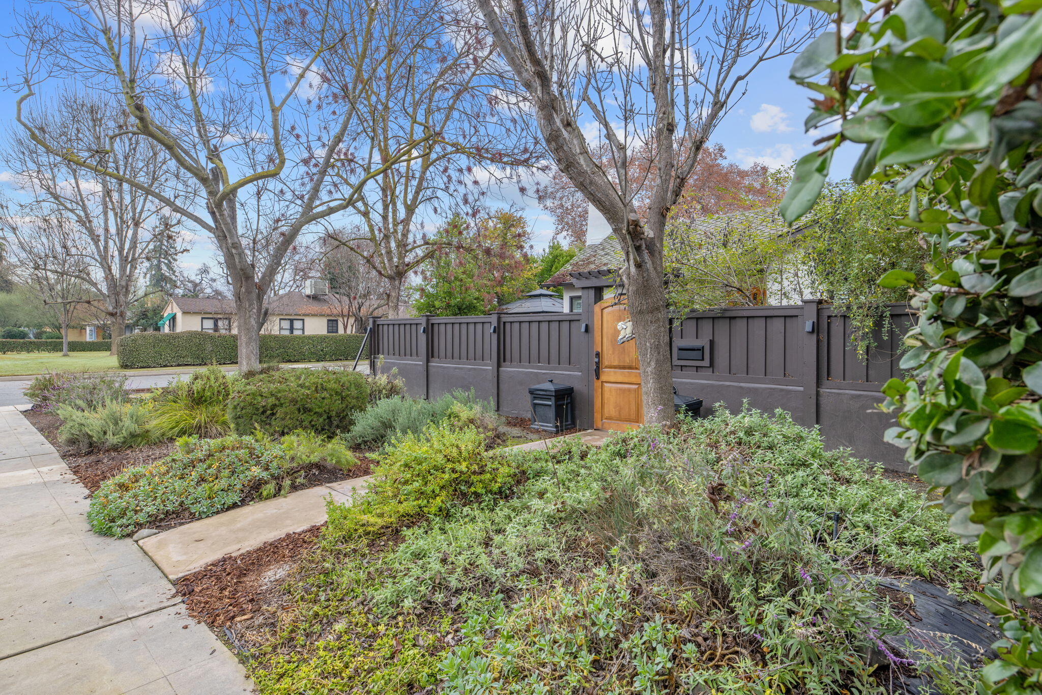 1501 W College Ave, Visalia, CA 93277